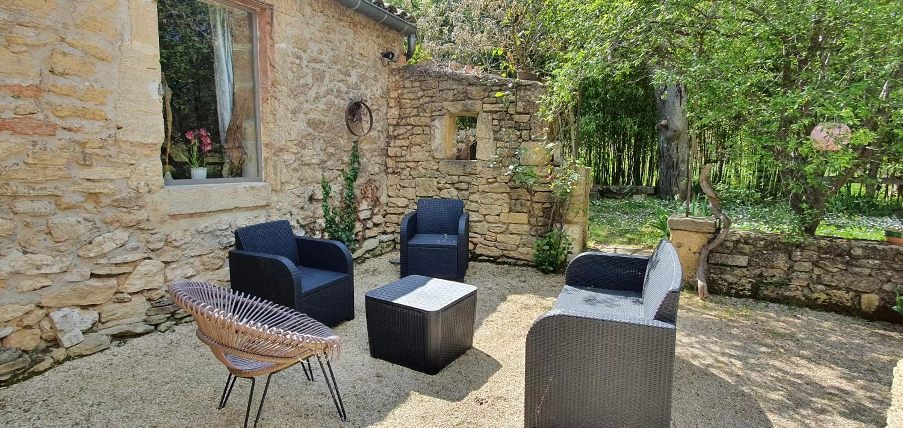 Patio in Aux berges du pont du gard