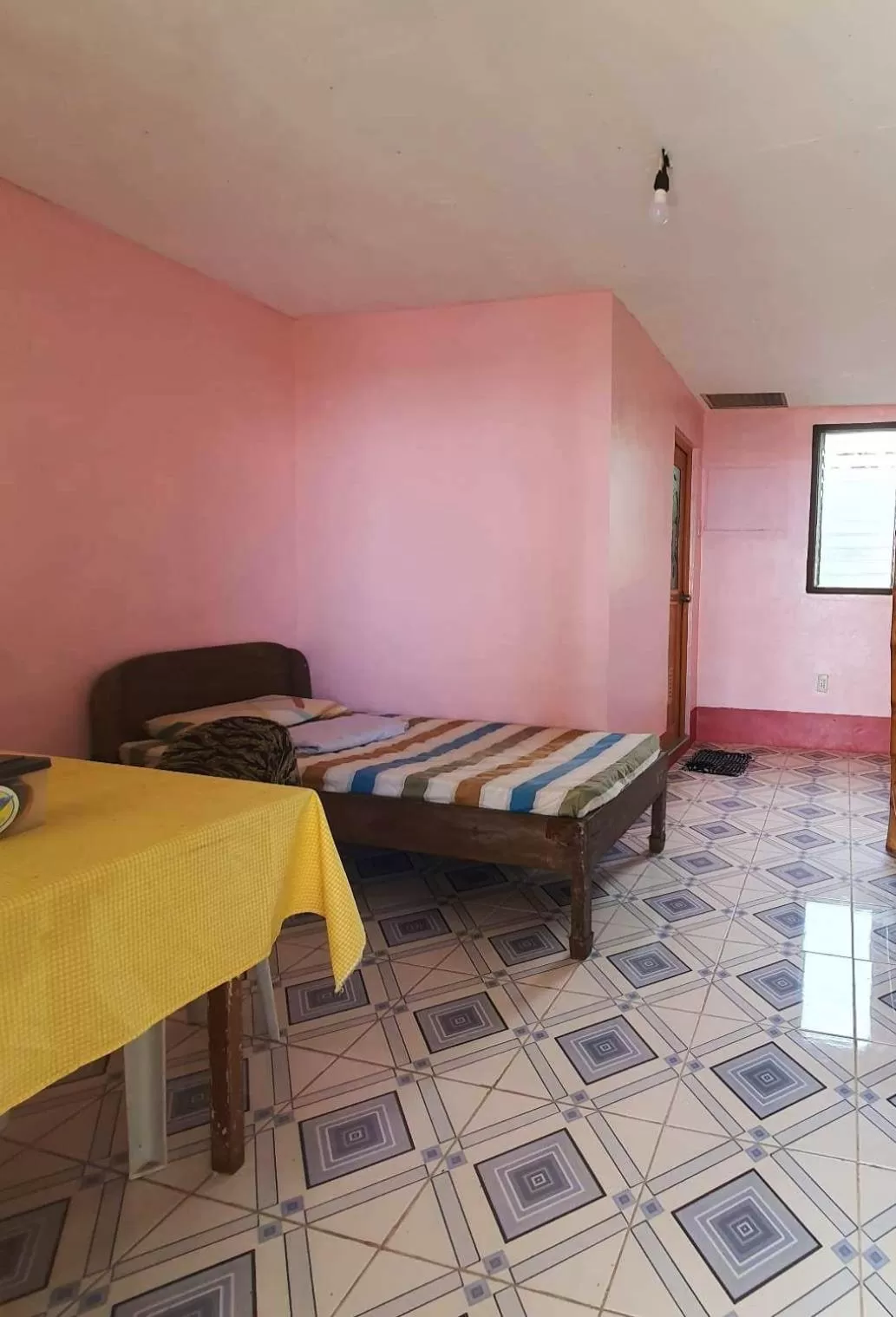 Property building, Bed in Paseo Del Mar Seaside Inn