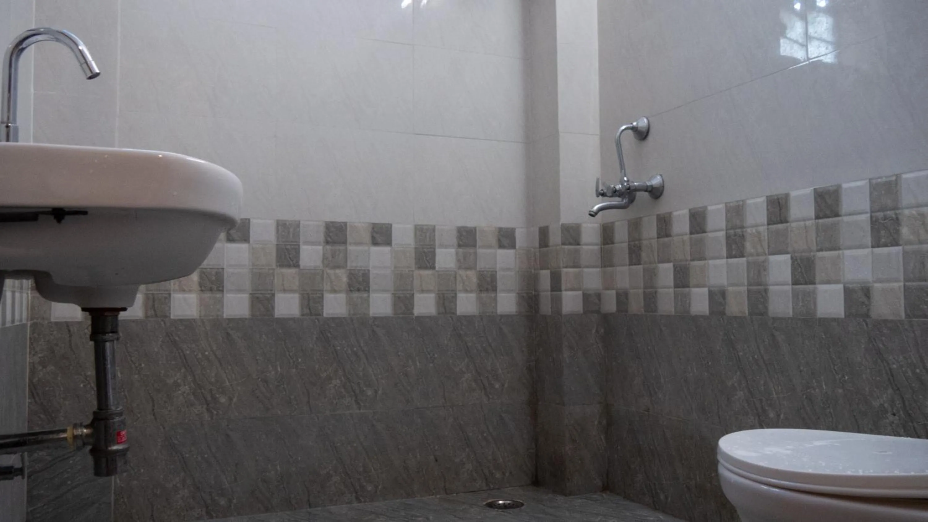 Bathroom in Hotel Sugandh Retreat- Near Sindhi Camp Bus station