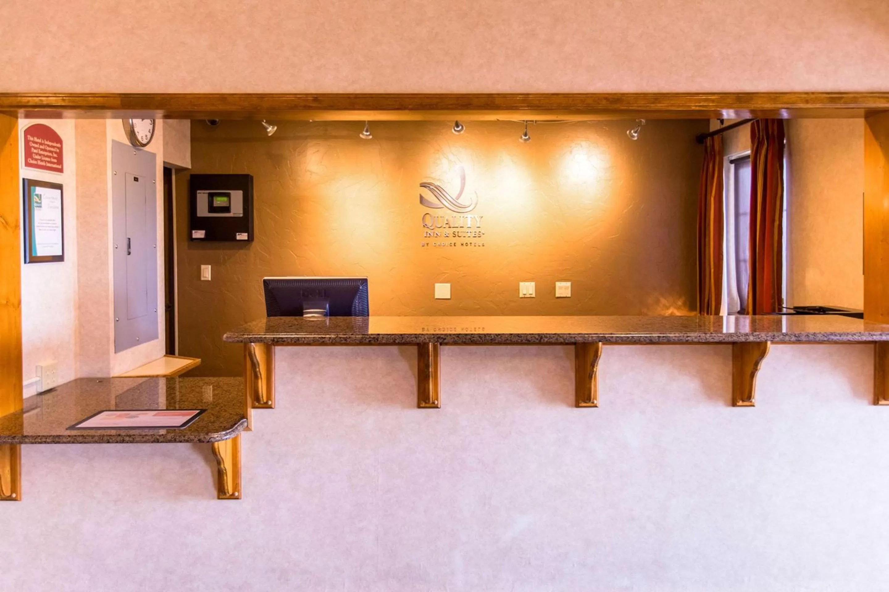 Lobby or reception in Quality Inn & Suites University