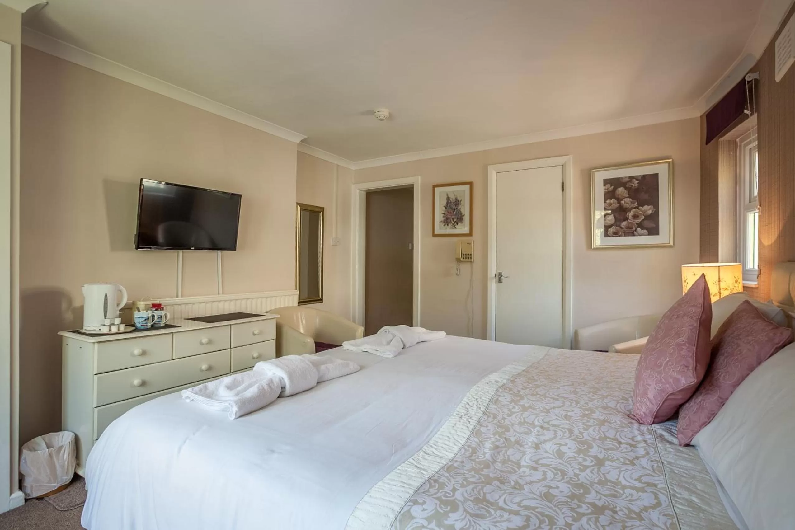 Bed in The Hotel Balmoral - Just for Adults