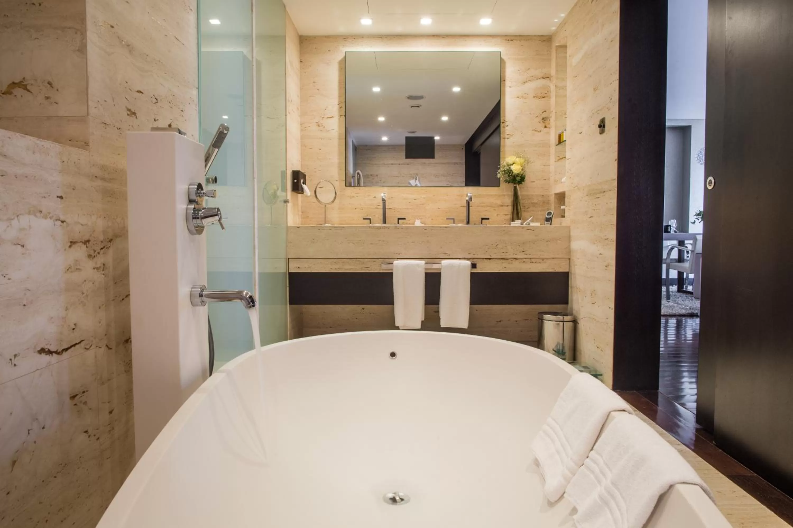 Bathroom in Porto Palácio Hotel by The Editory