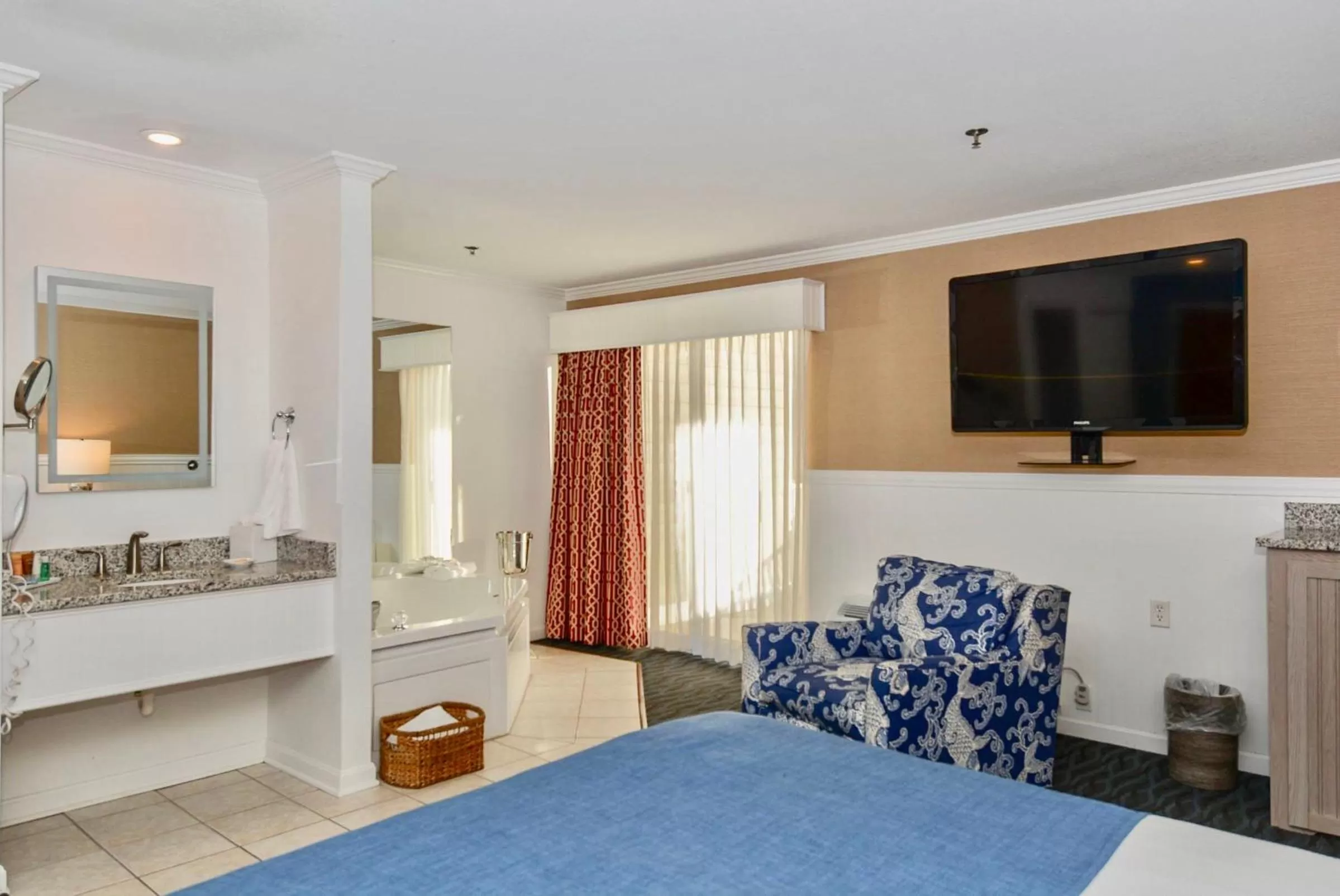 Photo of the whole room, Bed in Avenue Inn & Spa