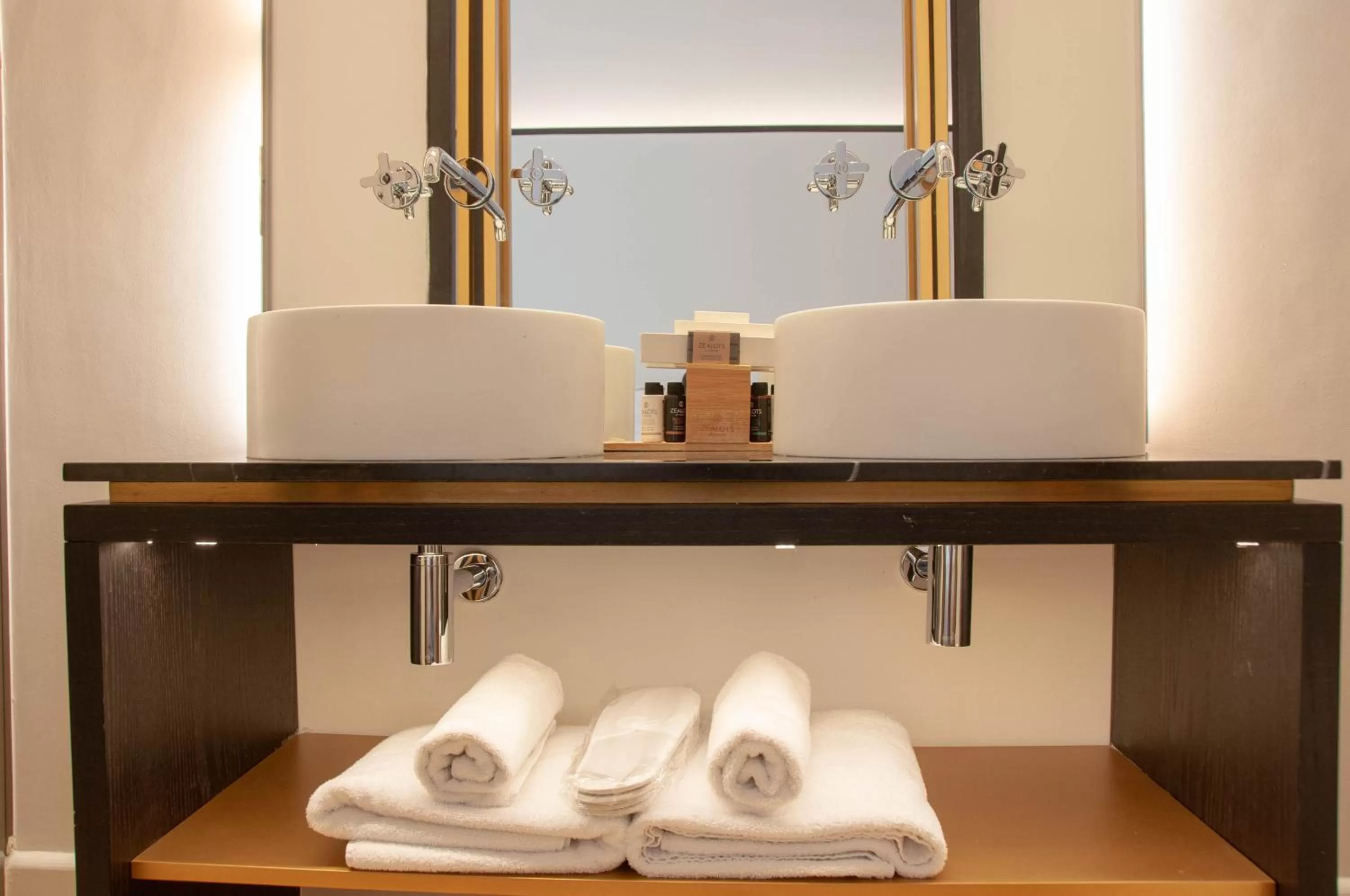 Shower in S Paul City Hotel