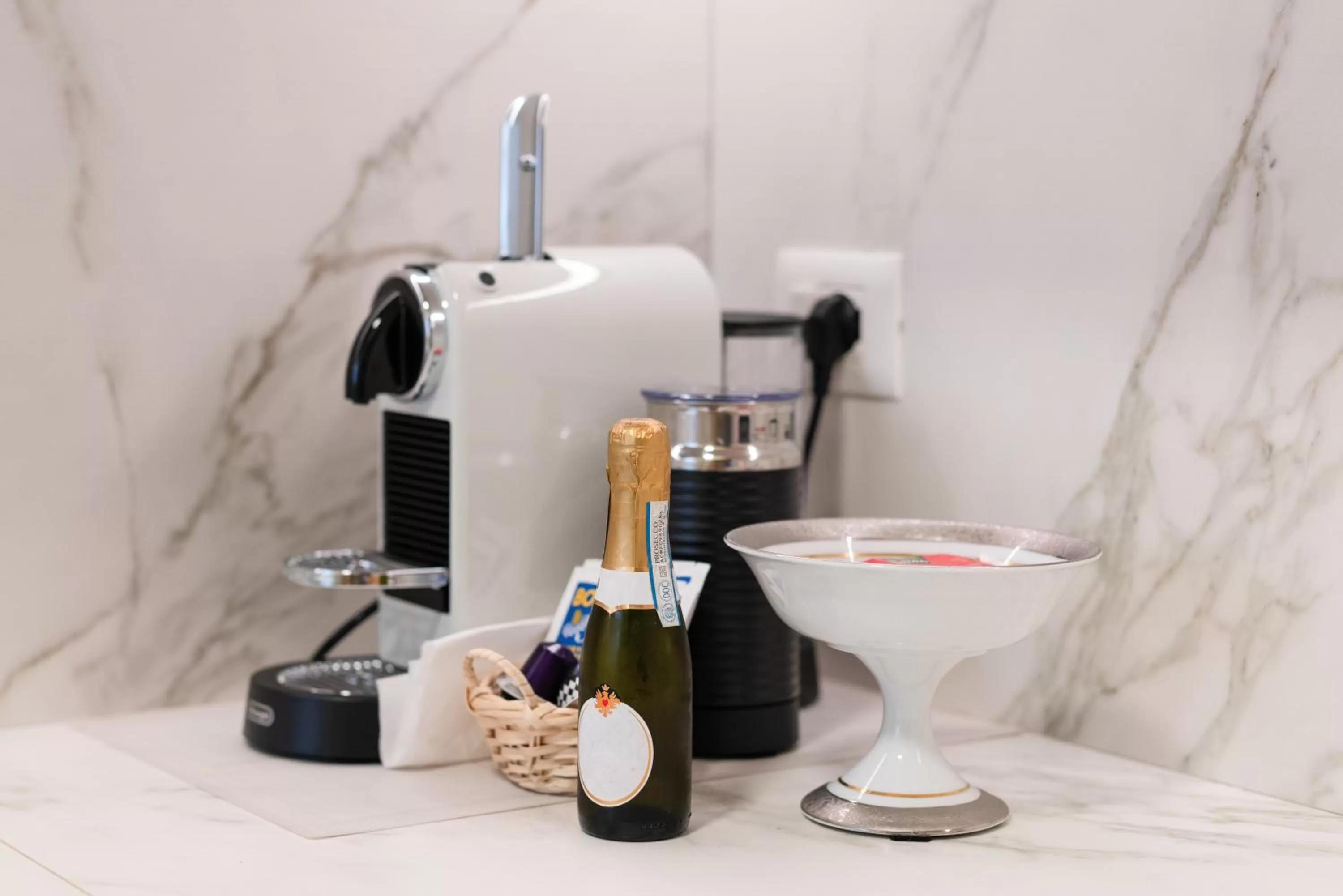 Coffee/tea facilities, Bathroom in Dimora Le Torri - Boutique Luxury Suites in Florence Historic Centre - Adults Only