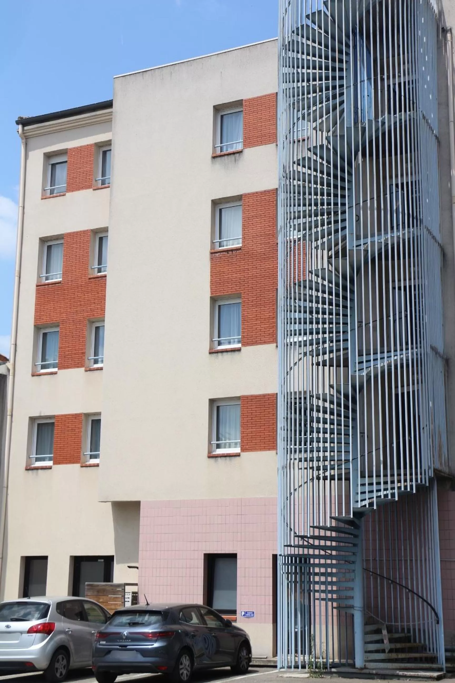 Property building in Ibis Agen Centre Gare