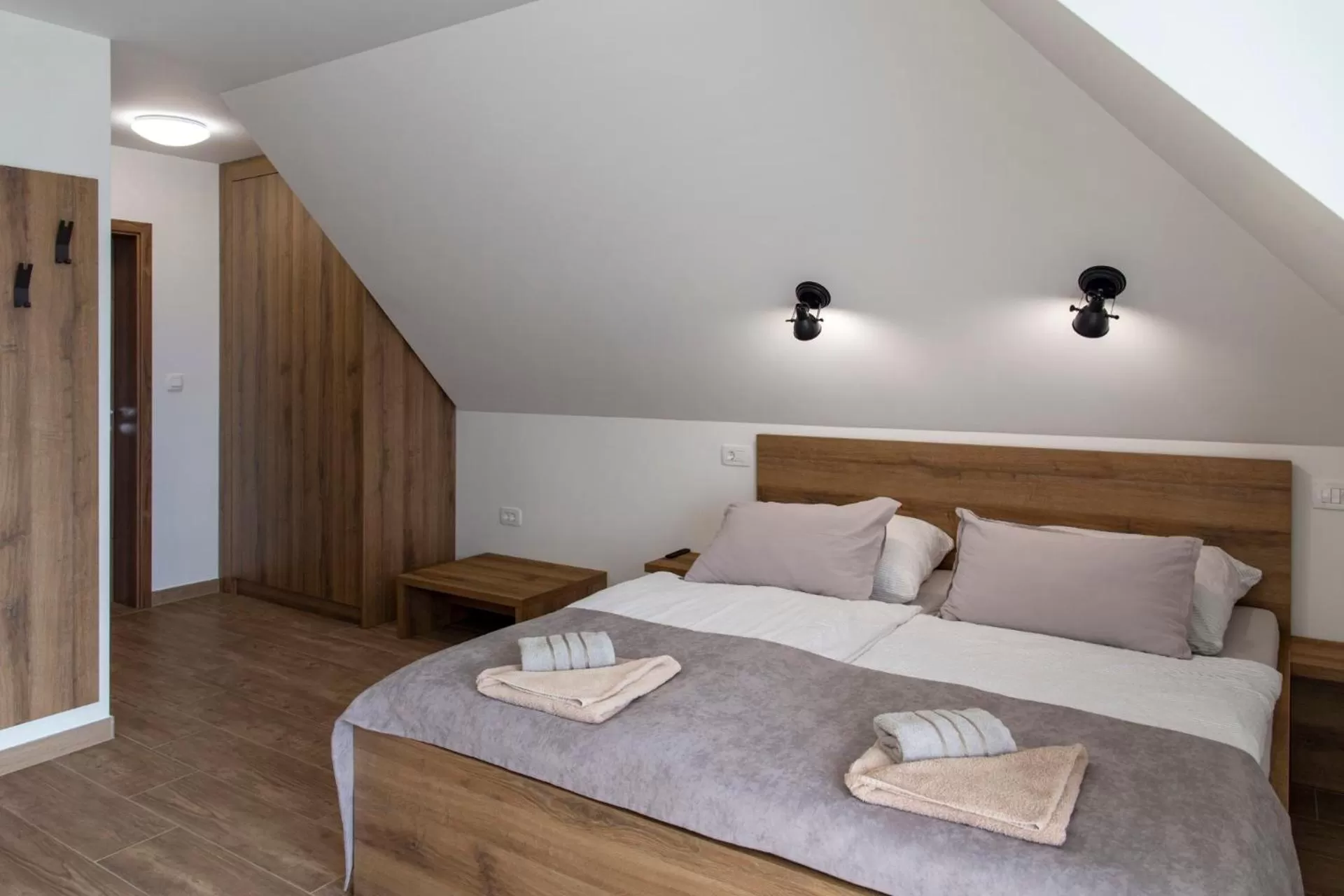 Property building, Bed in Vila Marin Miler