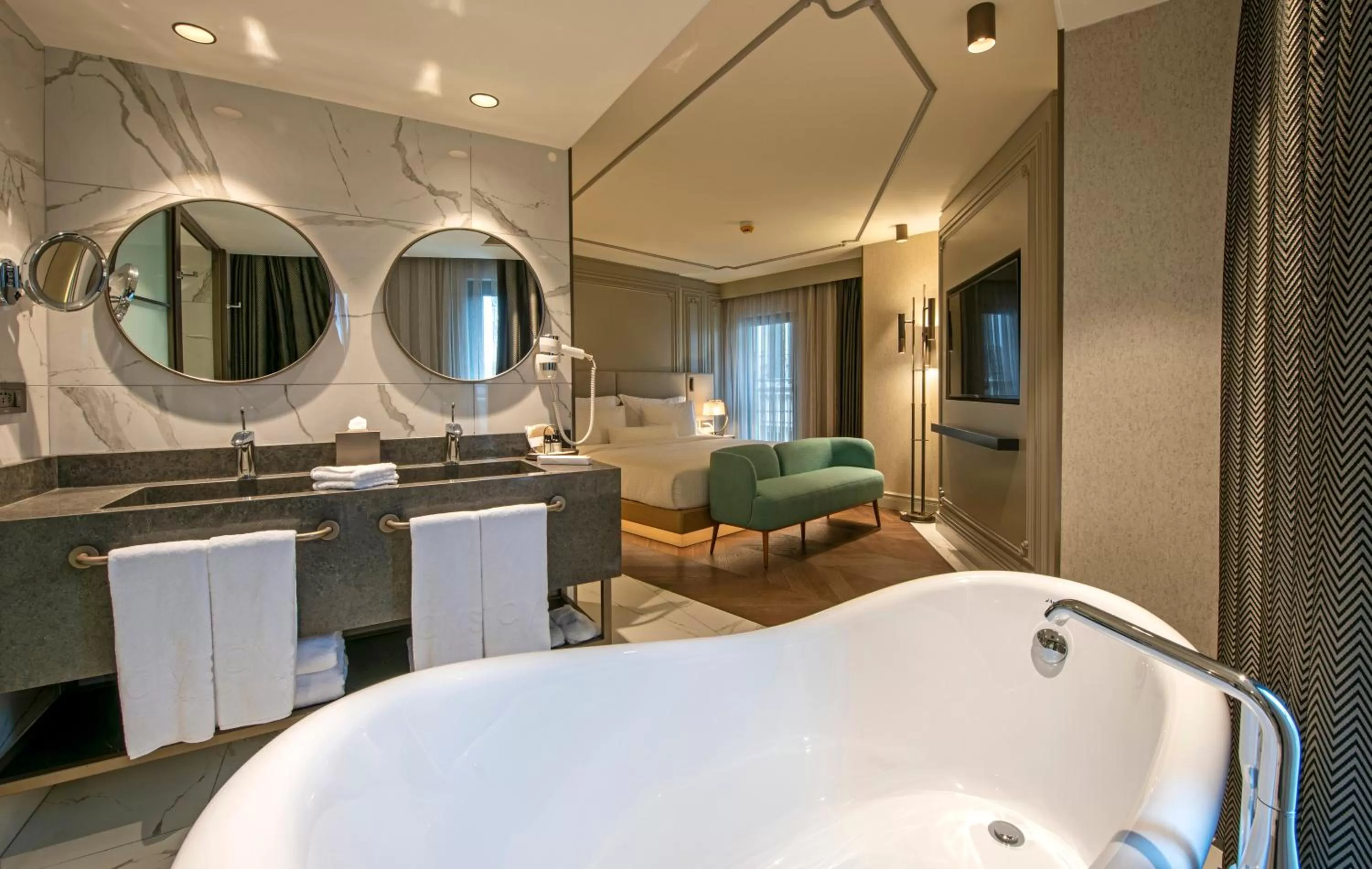 Hot Tub in Stayso The House Hotel