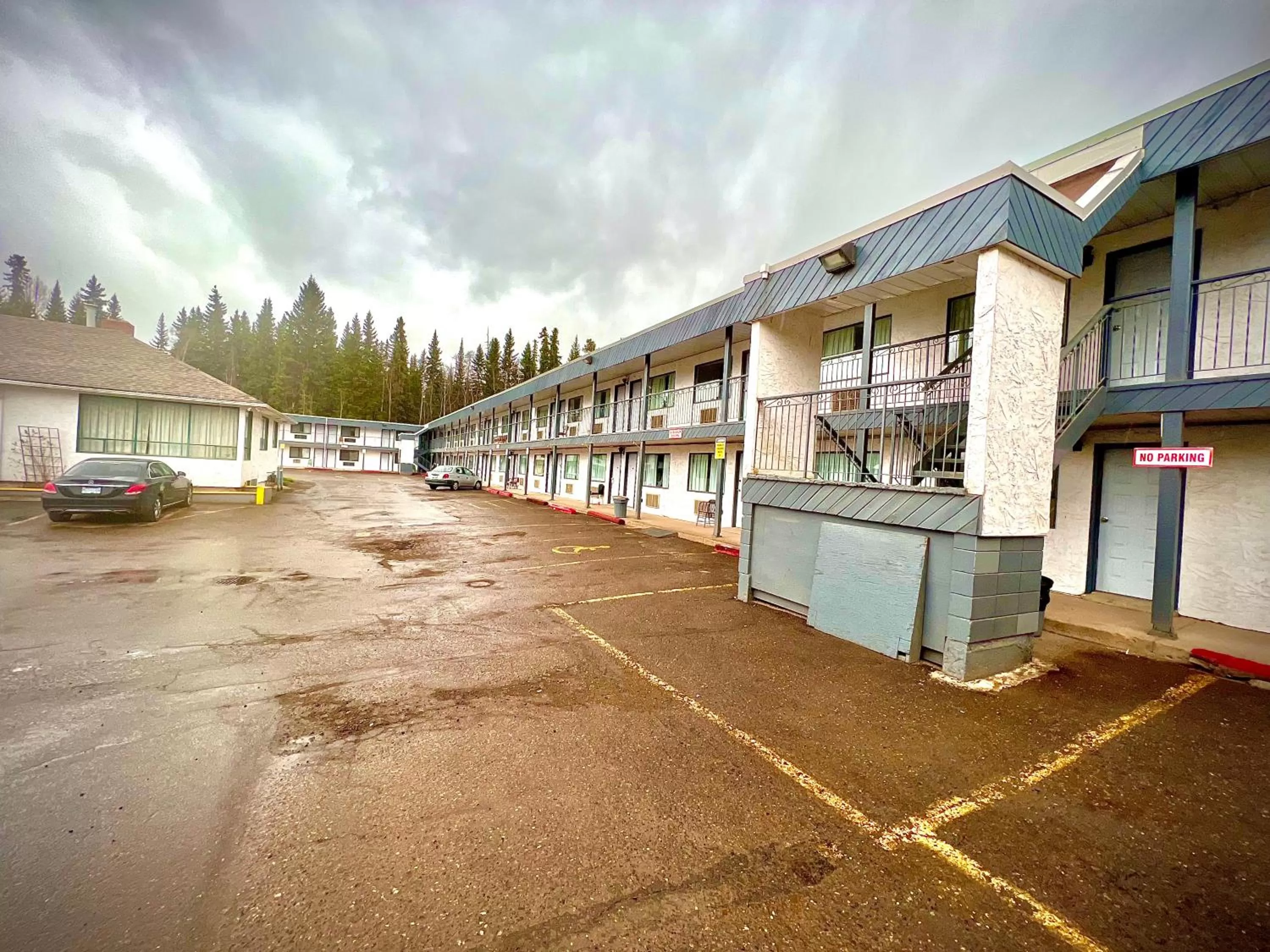 Property building in Houston Motor Inn