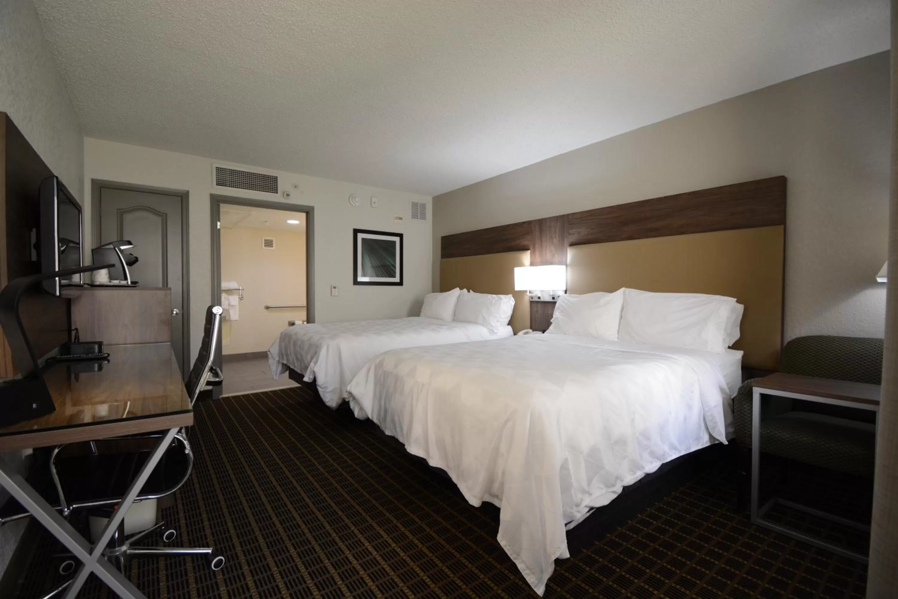 Photo of the whole room, Bed in Holiday Inn Hazlet by IHG