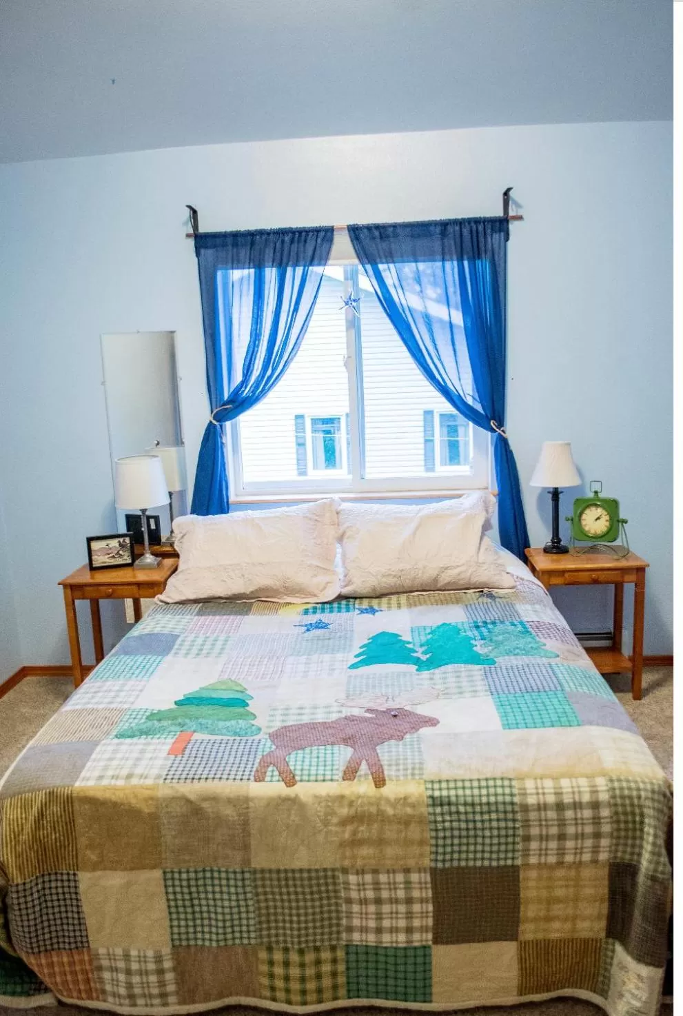 Bed in Pioneer Inn Downtown