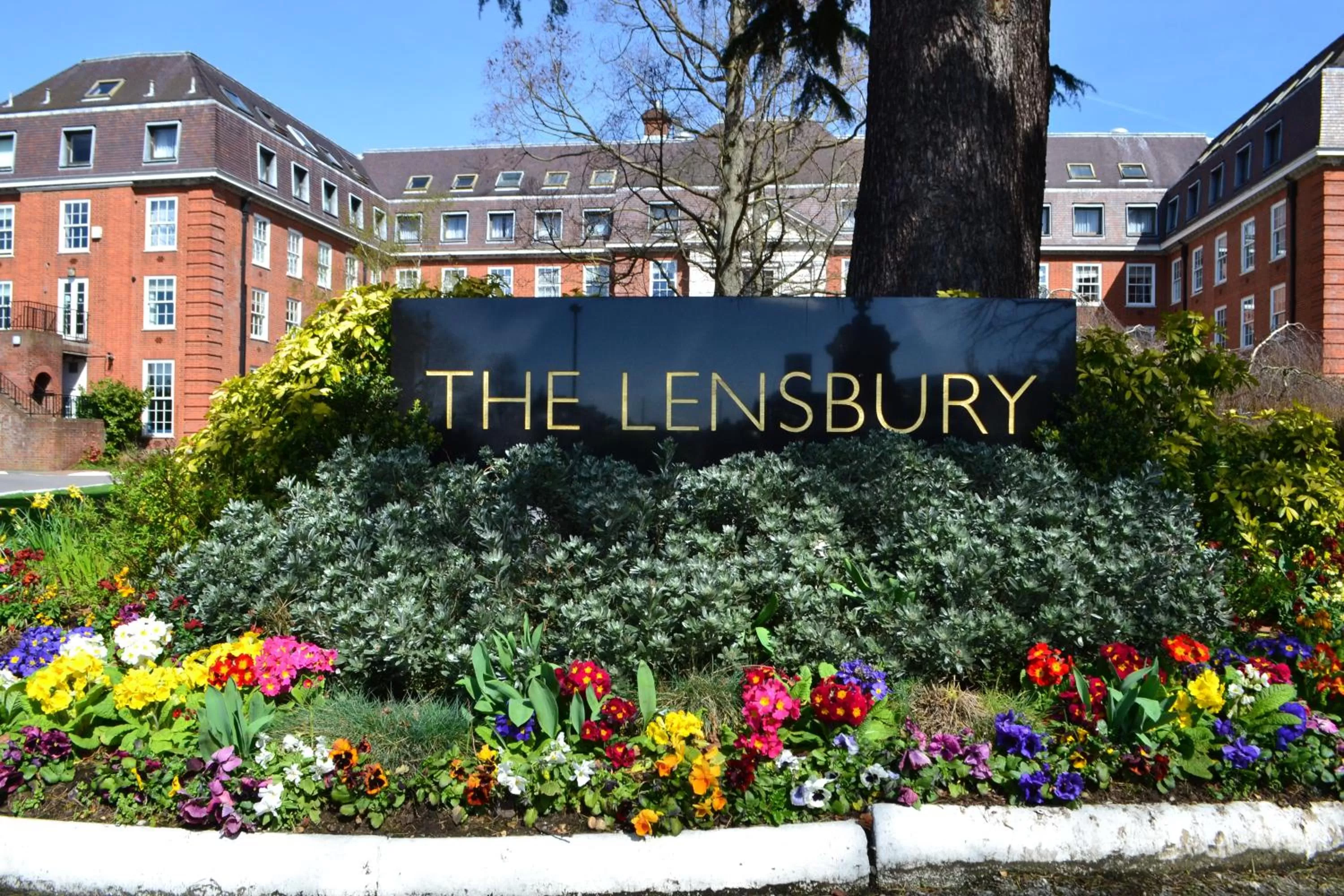 Facade/entrance in The Lensbury Resort