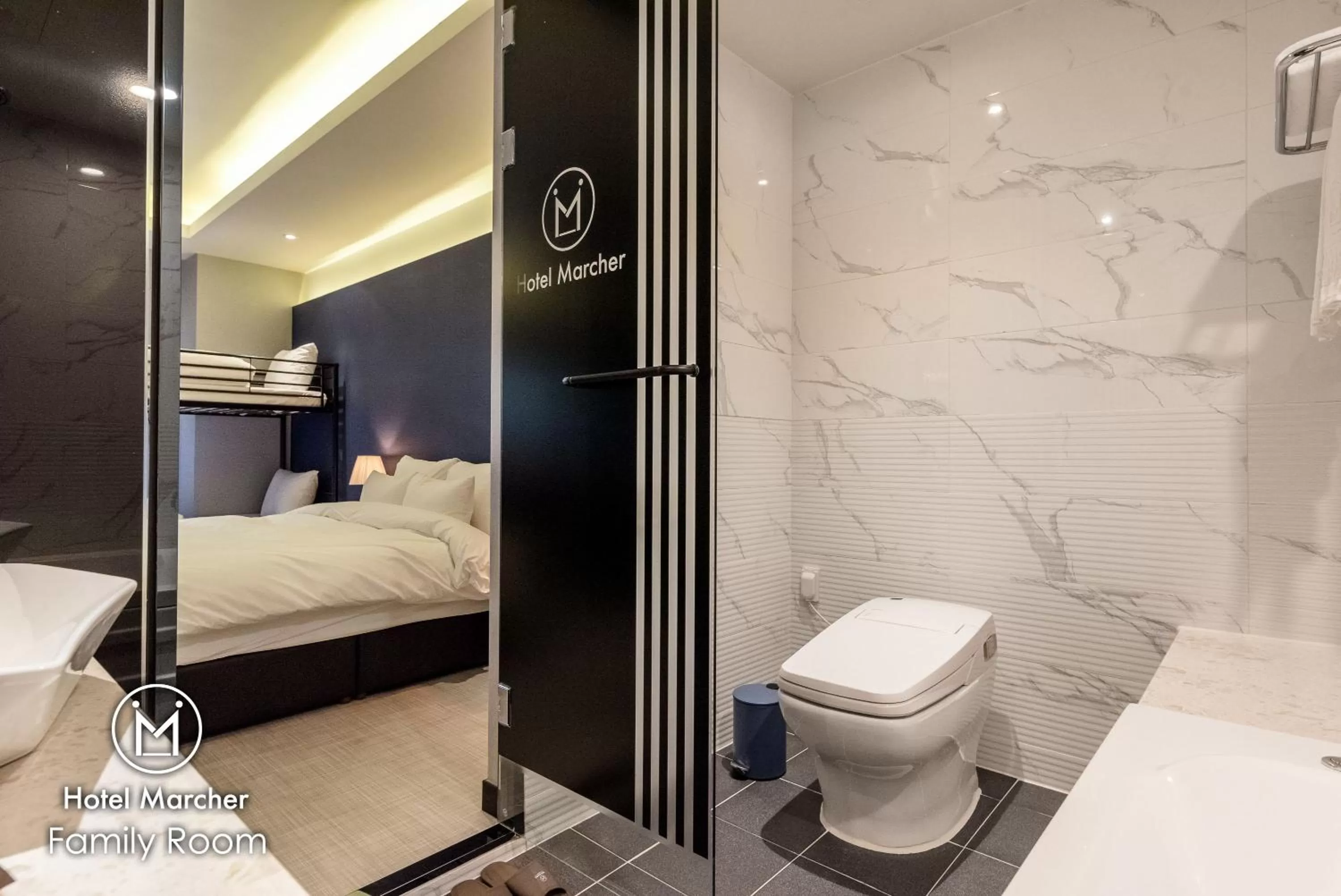 Bathroom, Bed in Hotel Marcher