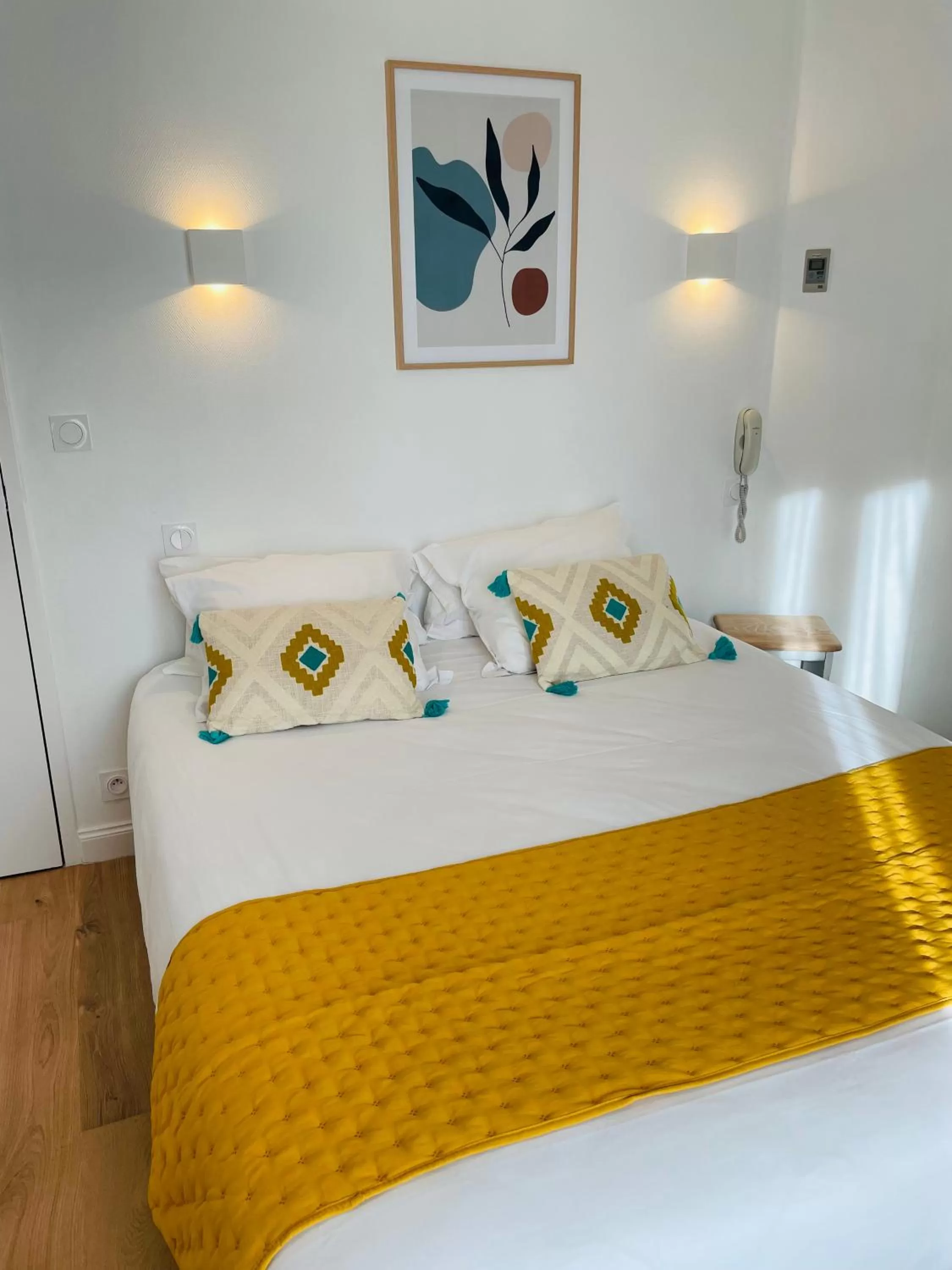 Bed in Hôtel Porte Mars Reims Gare Centre Arena