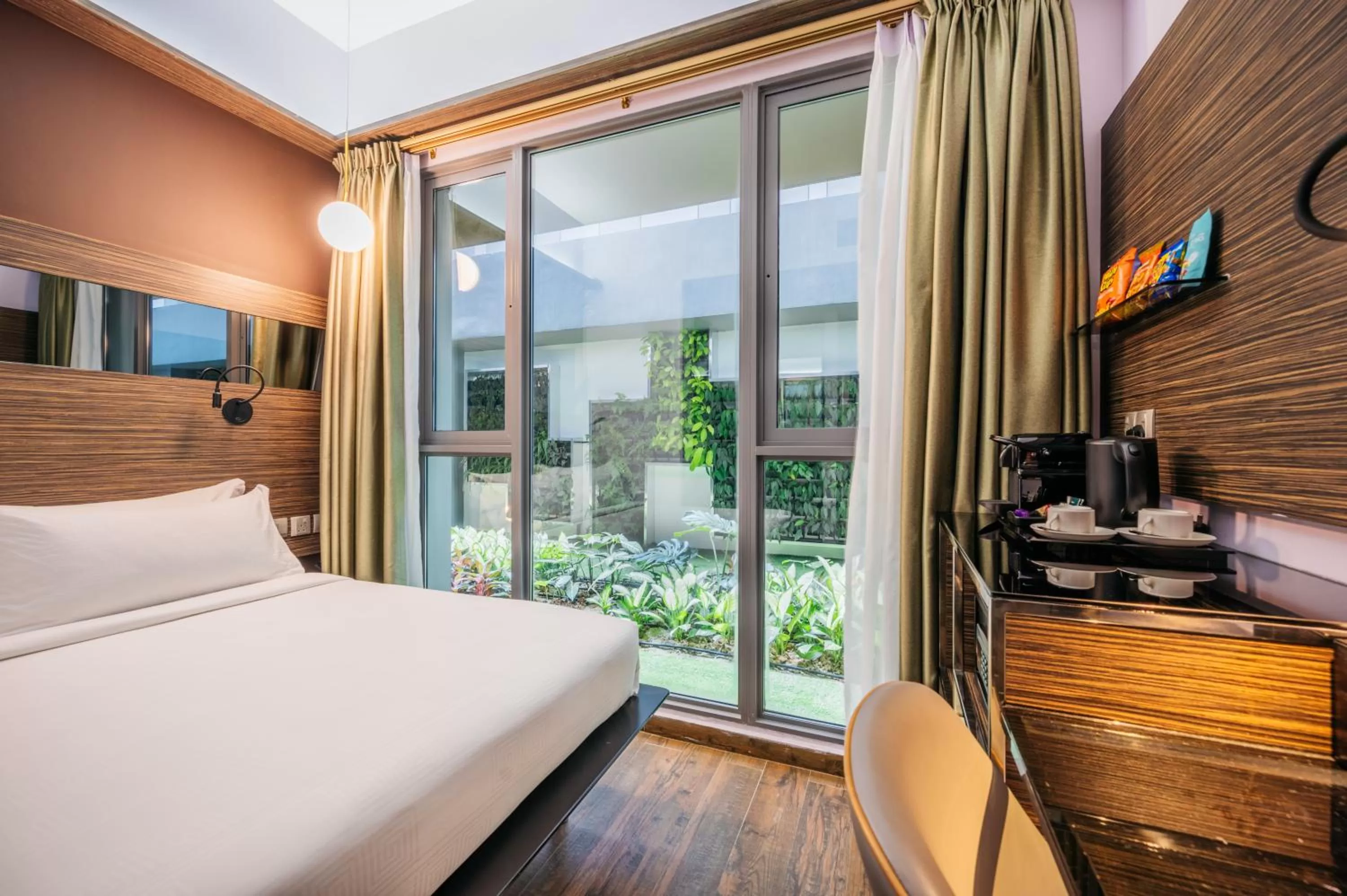 Garden, Bed in Mercure Singapore Tyrwhitt
