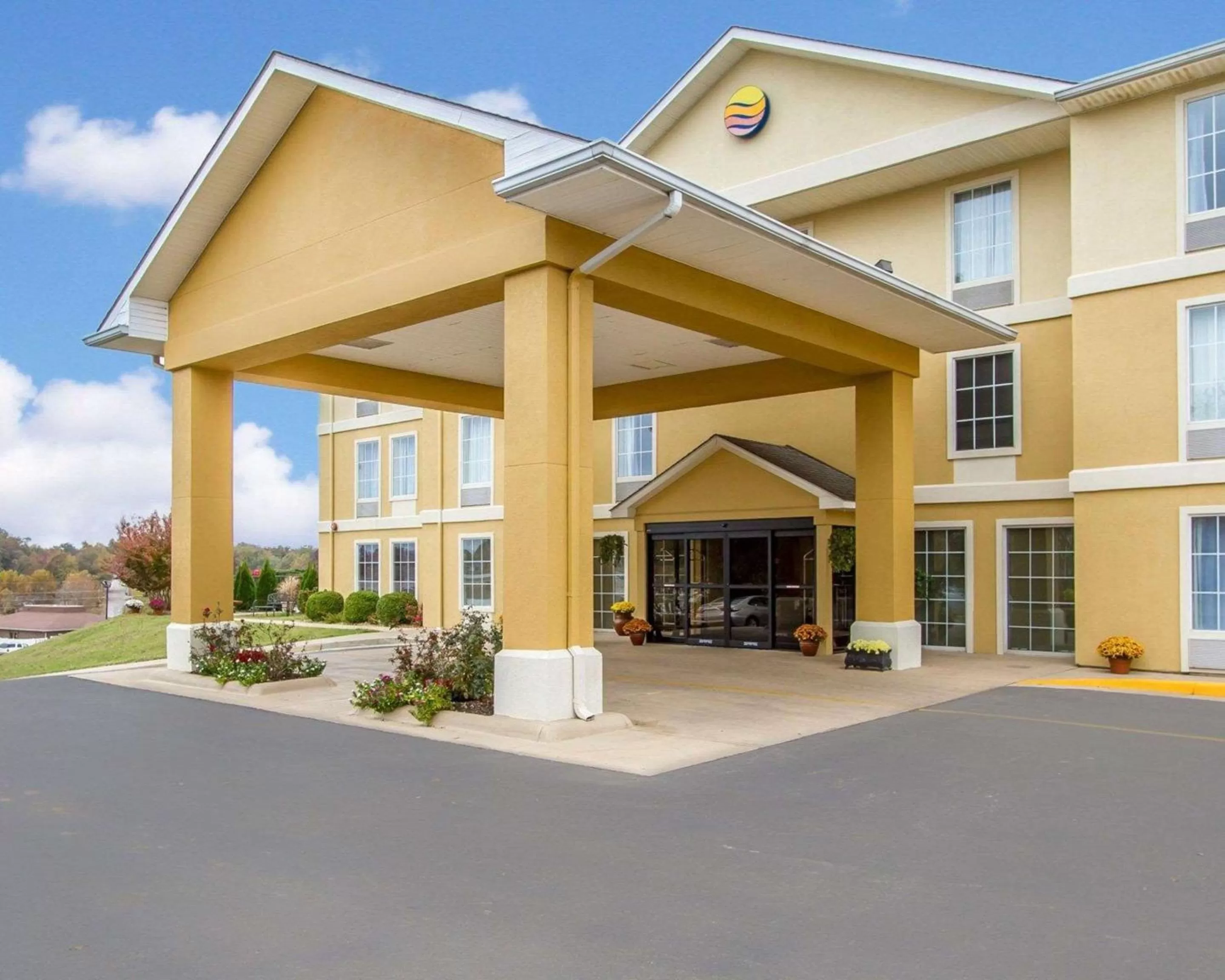 Property building in Comfort Inn Poplar Bluff North