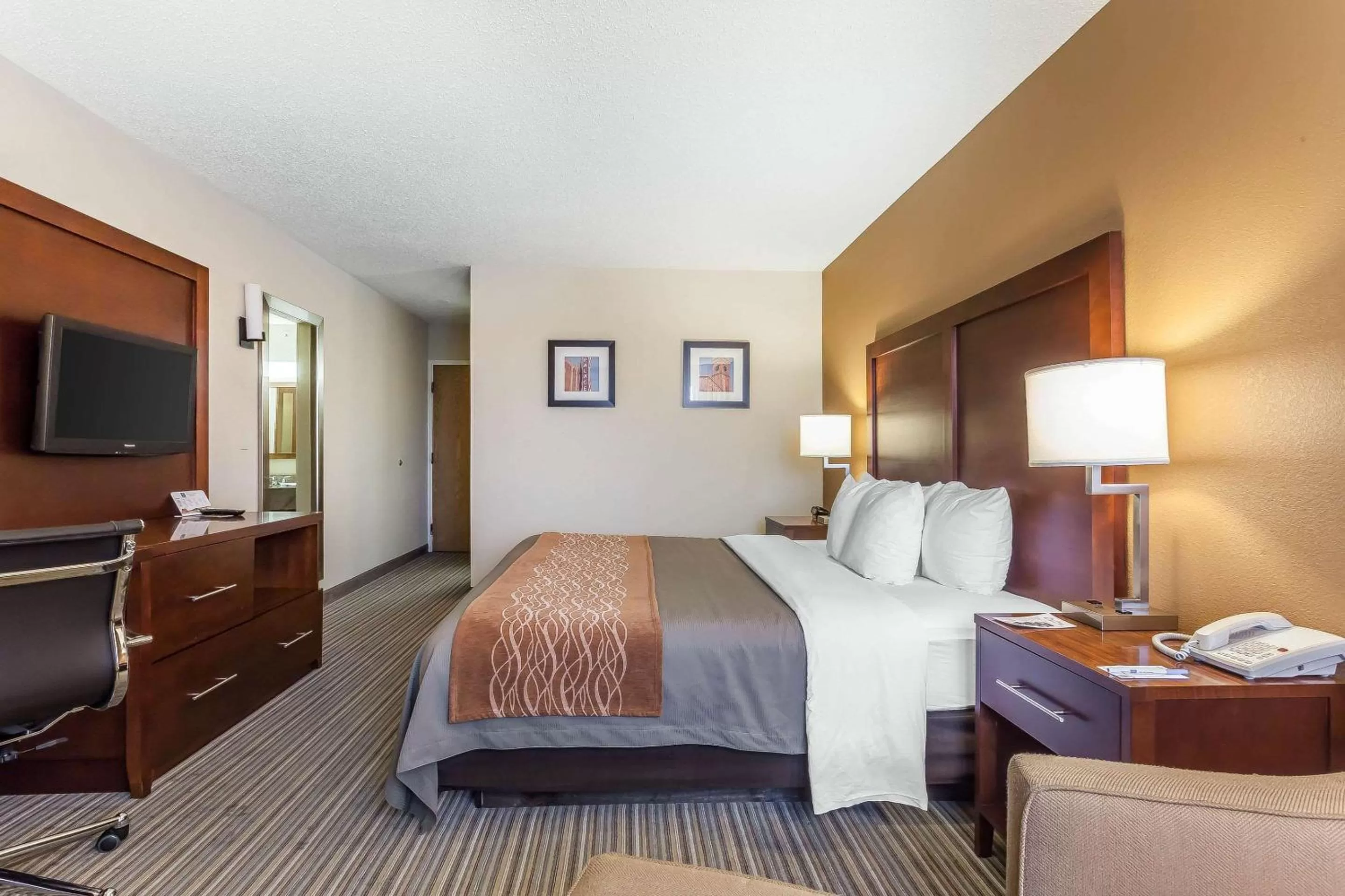 Photo of the whole room, Bed in Comfort Inn - Hall of Fame