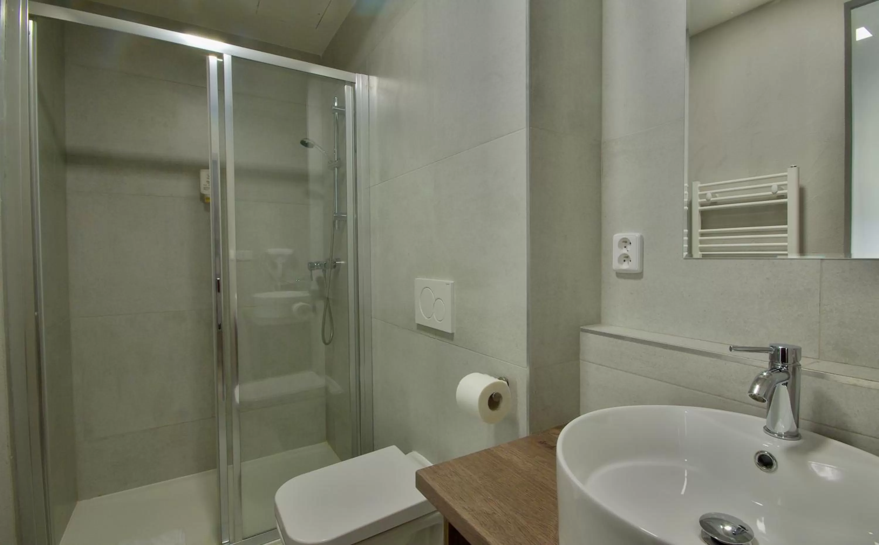 Shower in Adeba Plus