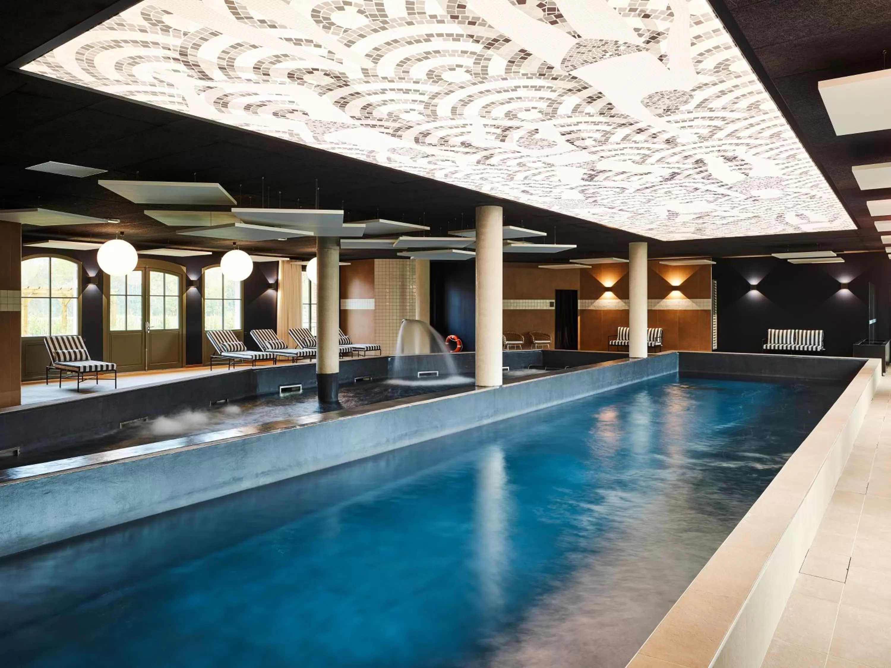 Swimming pool in Mercure Hôtel Le Touquet