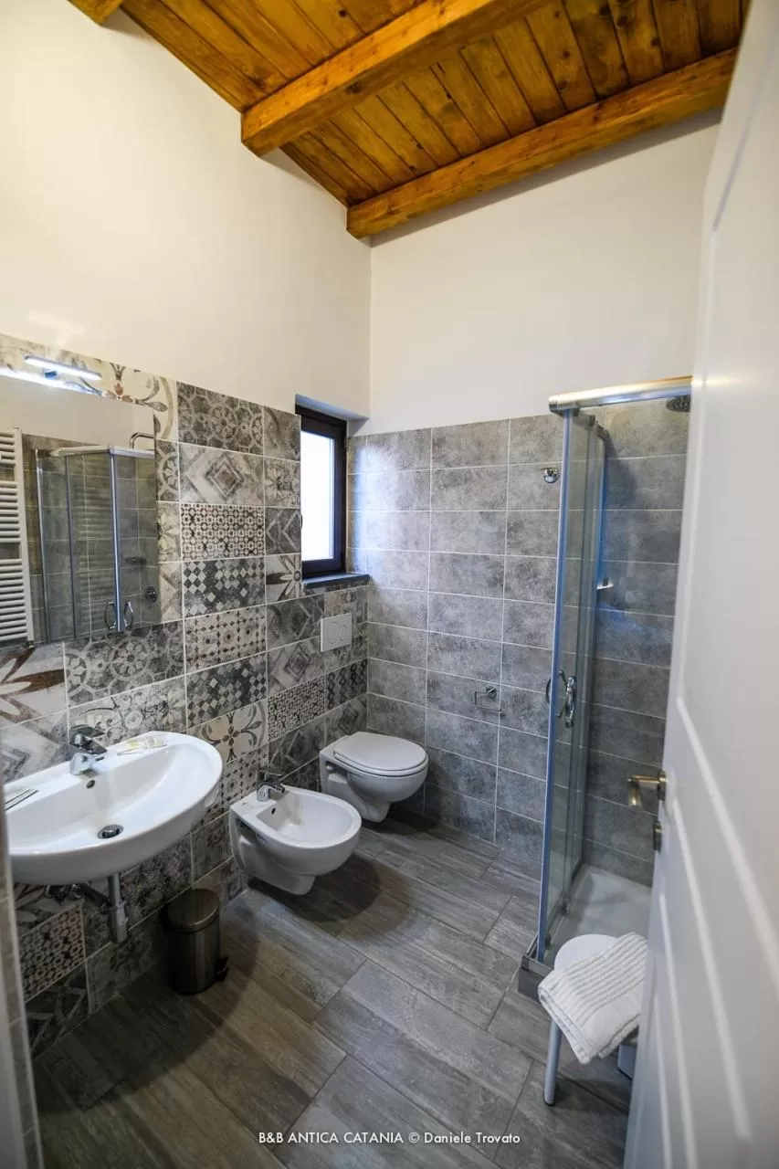 Bathroom in Antica Catania Accomodation
