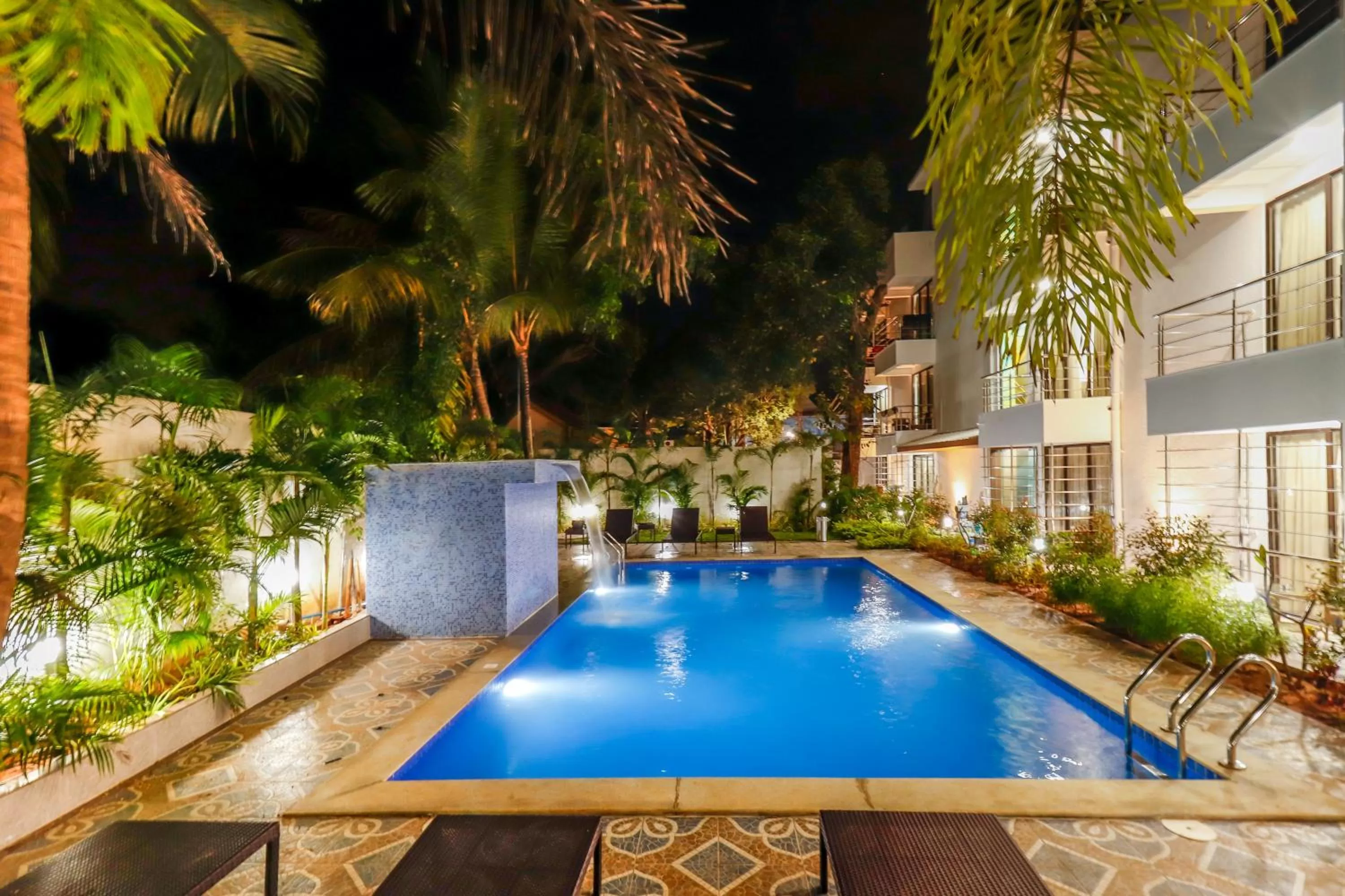 Swimming pool in Miranda Beach Resort Baga