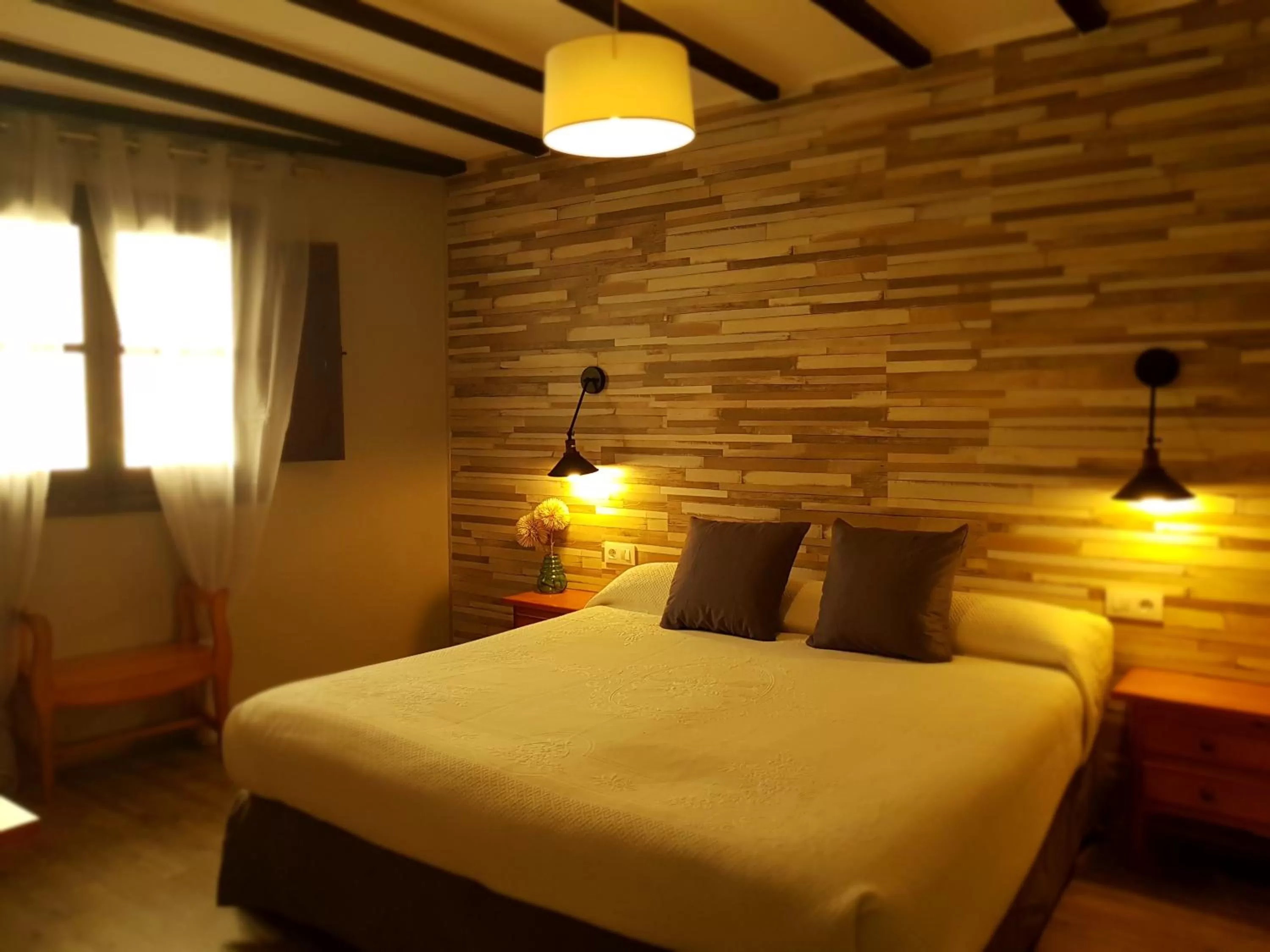 Photo of the whole room, Bed in Hotel Judería Valle del Jerte