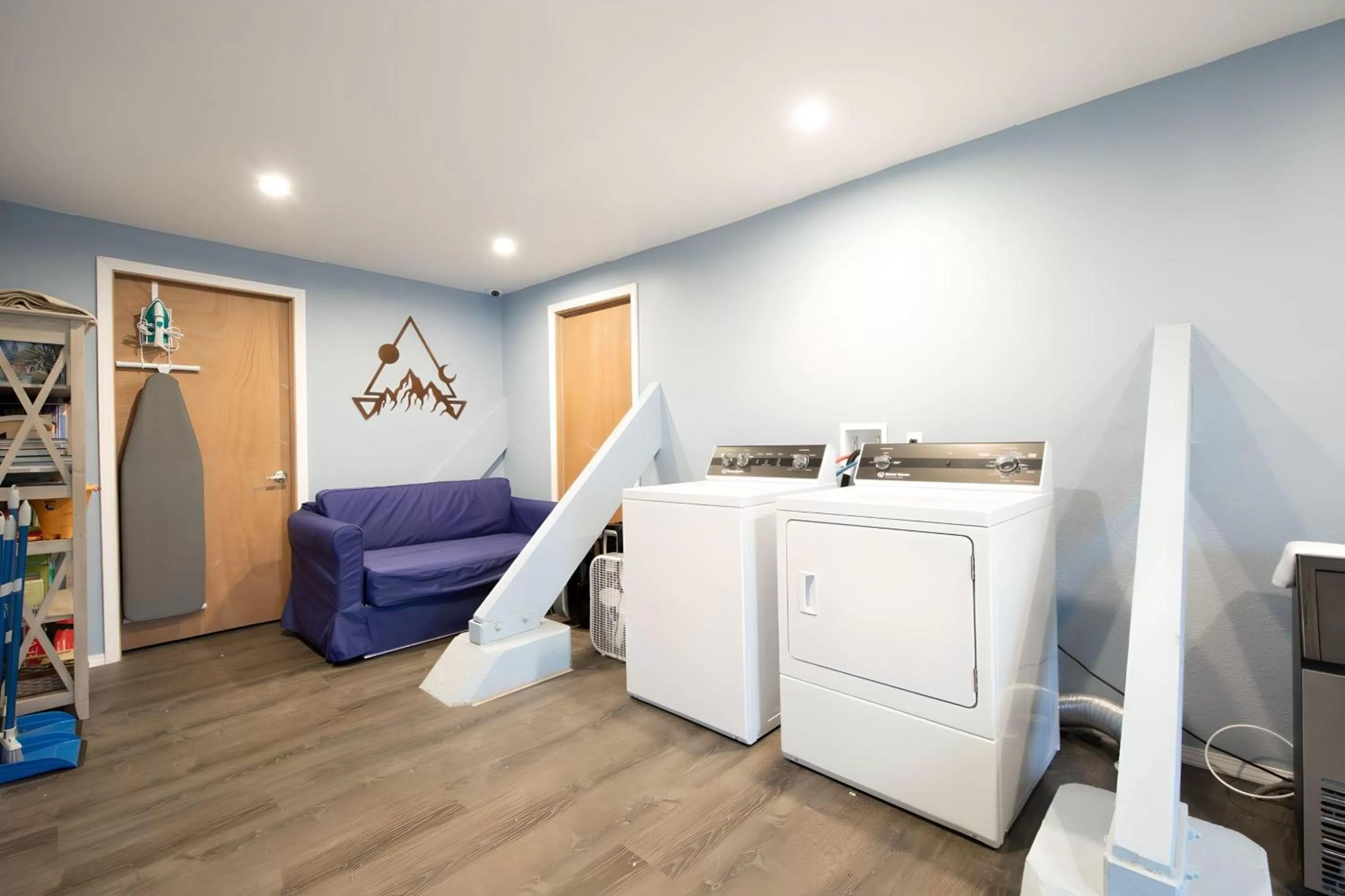 laundry, Bed in Wanderlust Inn