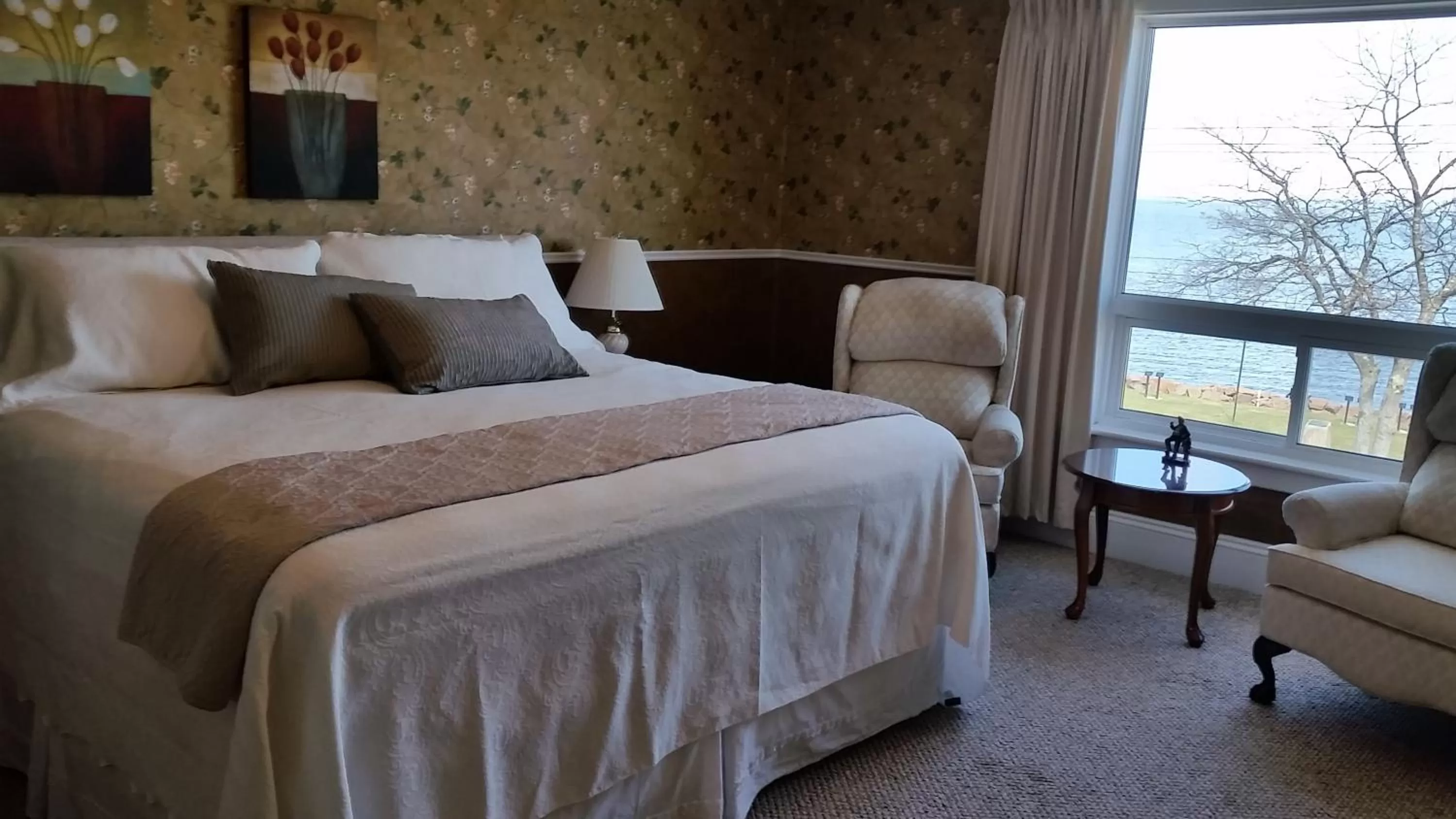 Bedroom, Bed in Bayside Inn