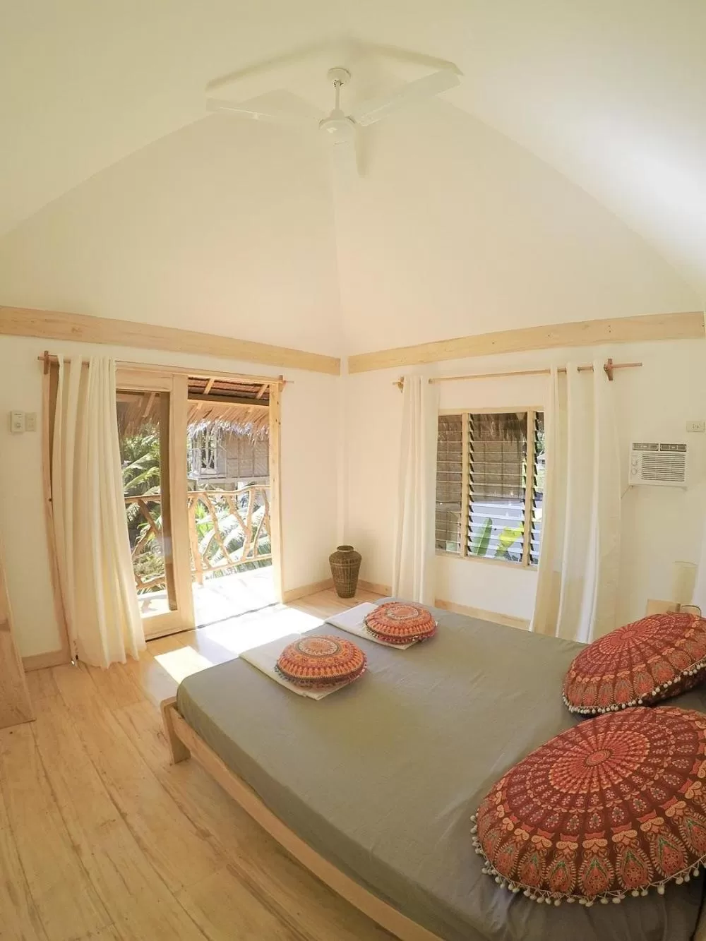 Photo of the whole room, Bed in Mandala Tribe Treehouses