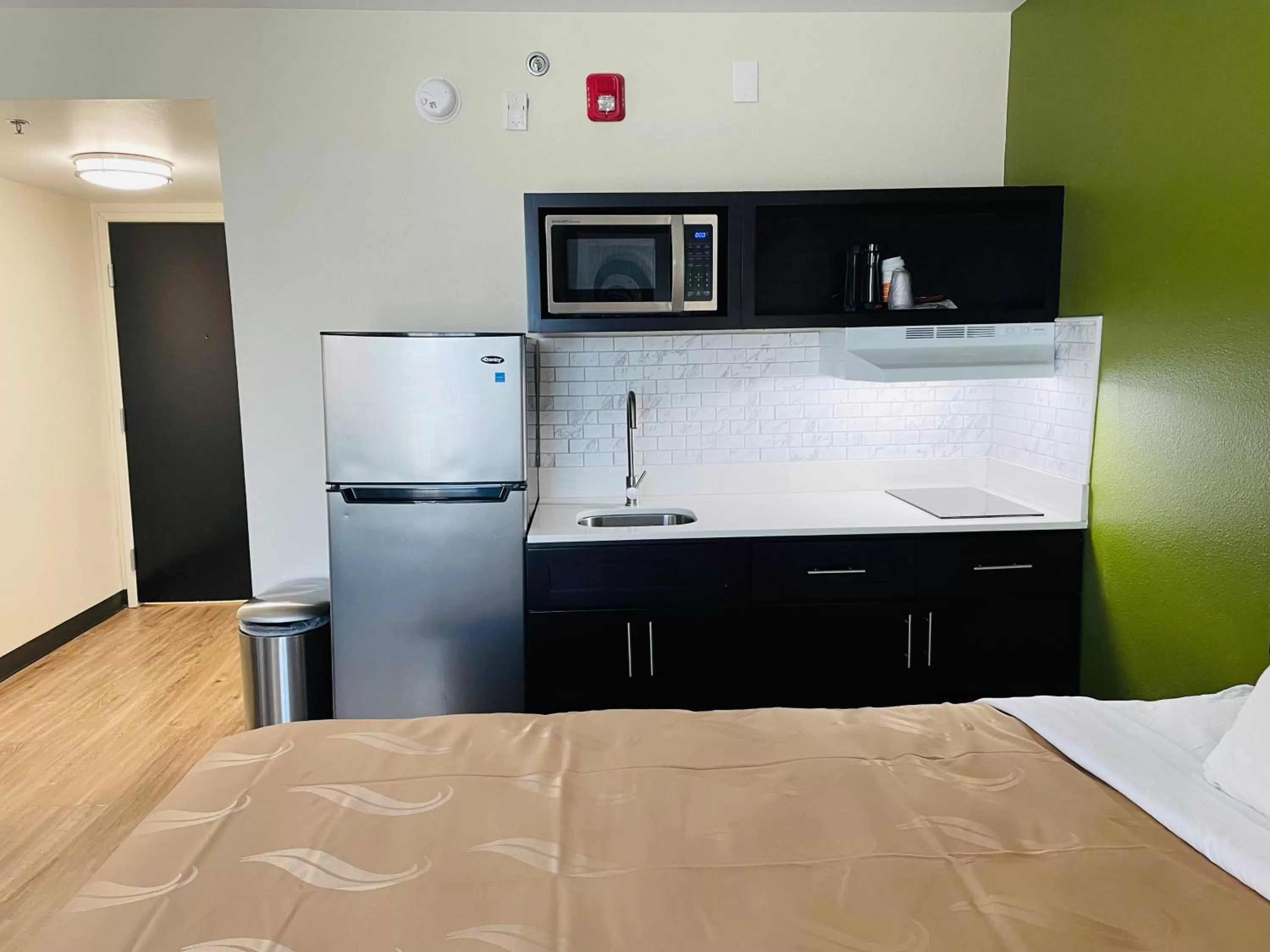 Kitchen or kitchenette in Quality Inn & Suites Lake Charles South