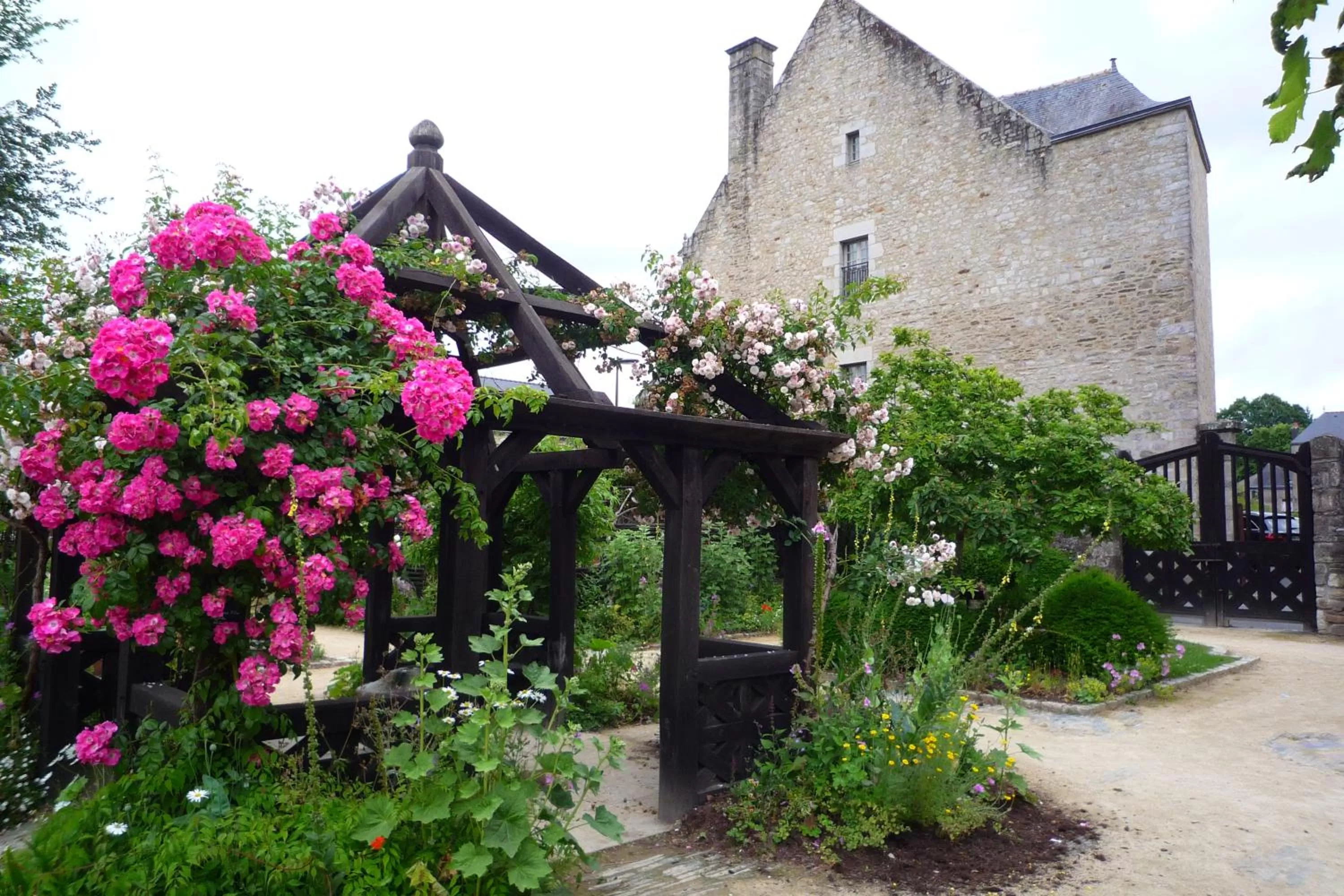 Nearby landmark, Property Building in Hôtel Ginkgo - SPA Biloba