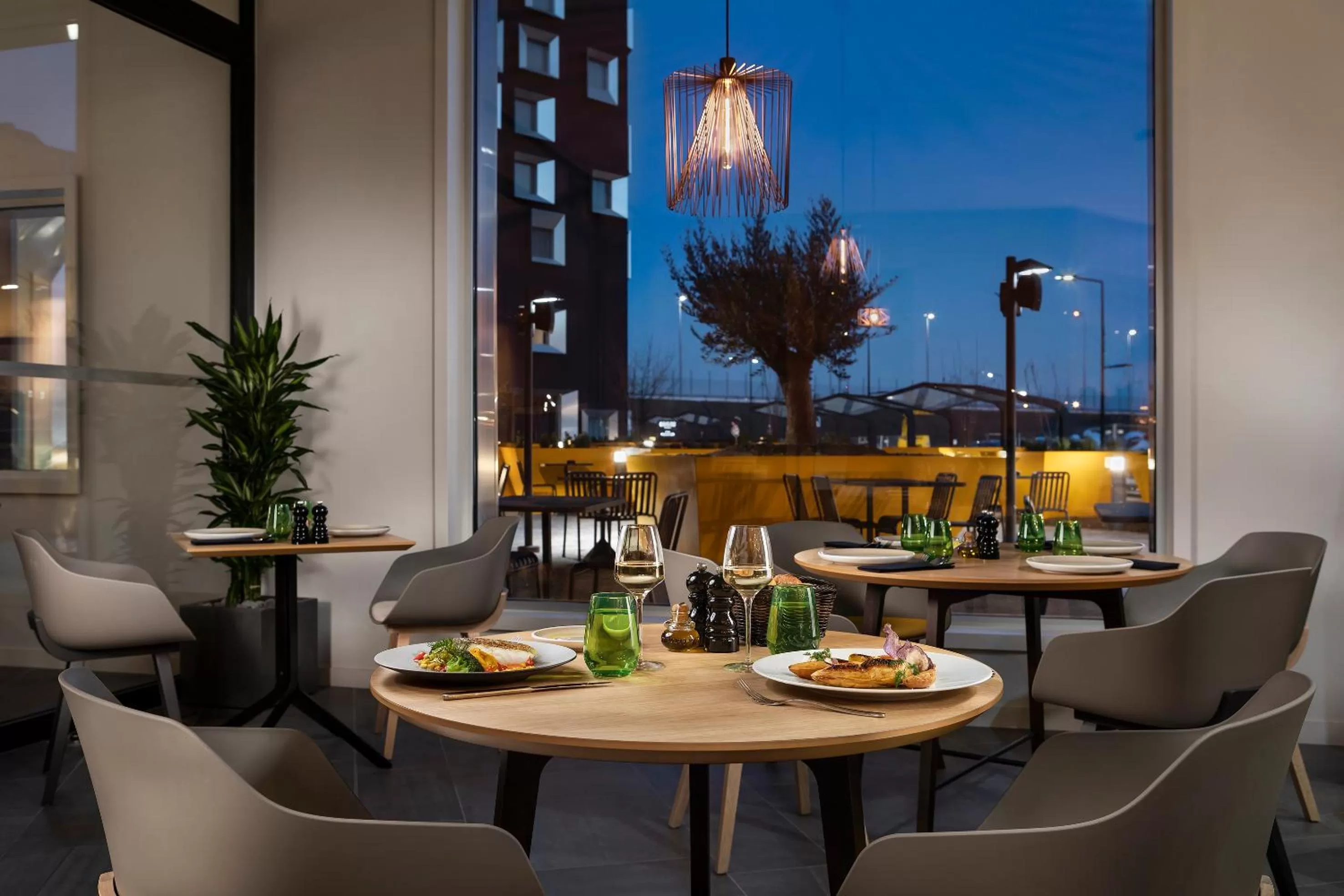 Restaurant/places to eat in INNSiDE by Meliá Paris Charles de Gaulle Airport