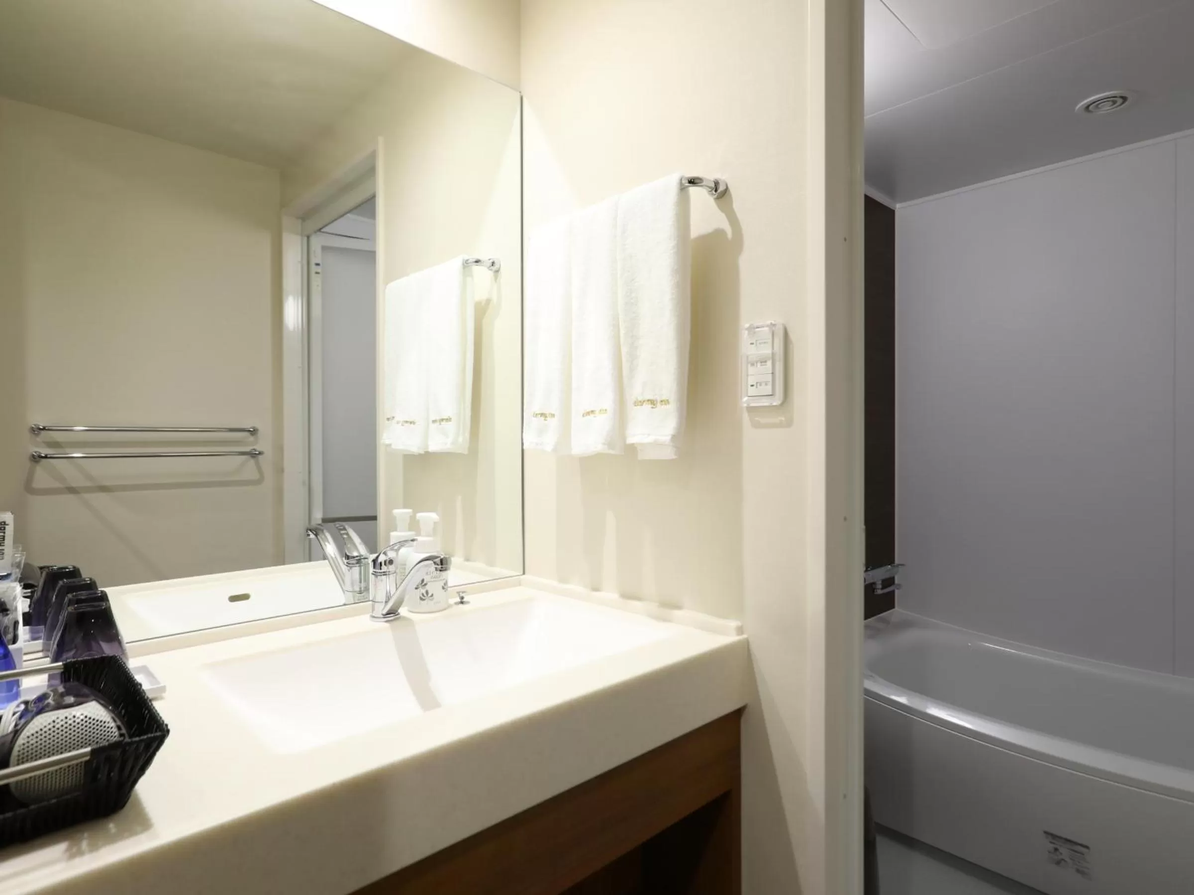 Deluxe Twin Room in Dormy Inn Ikebukuro - Natural Hot Spring