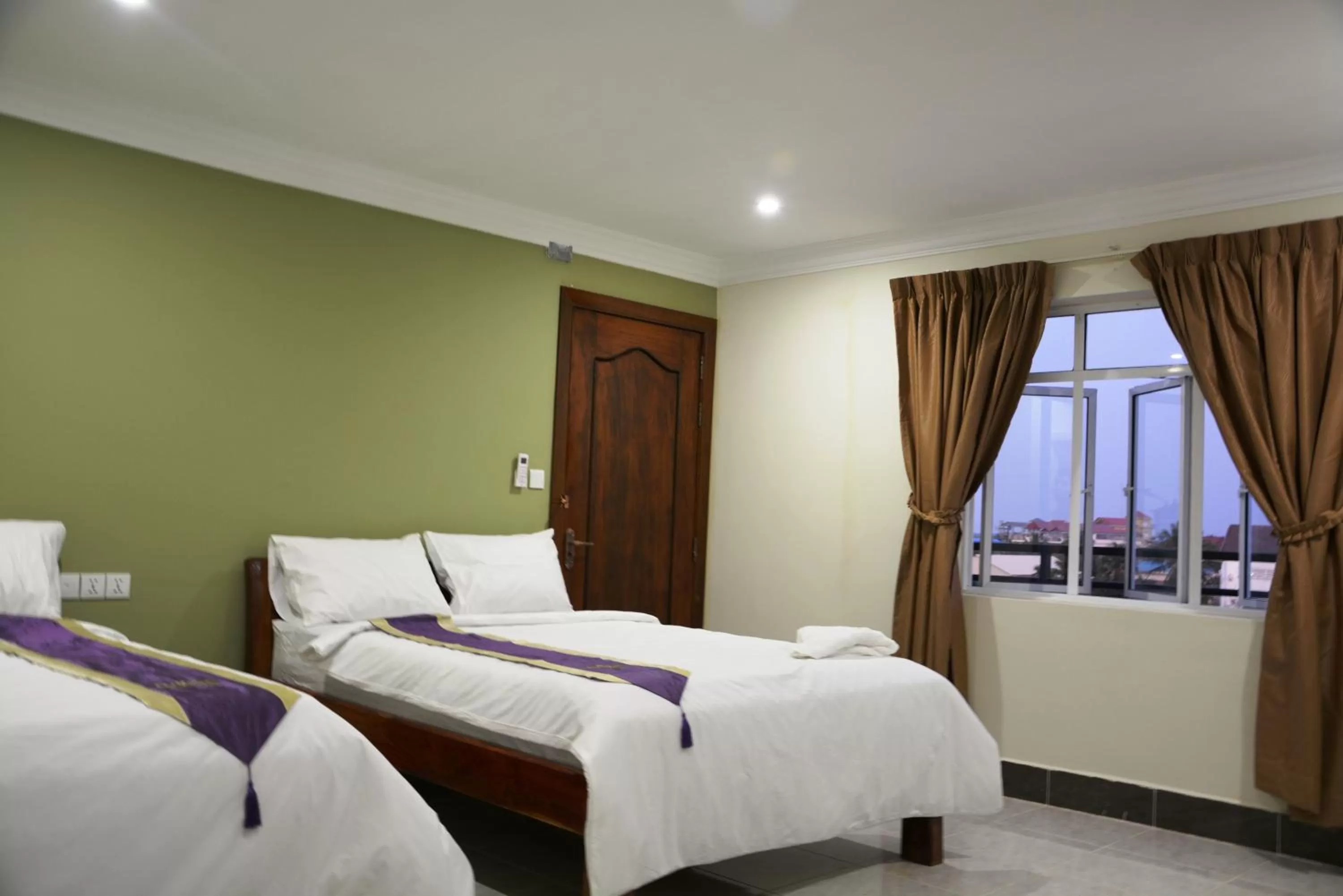 Deluxe Double Room with Two Double Beds in Neakru Guesthouse and Restaurant
