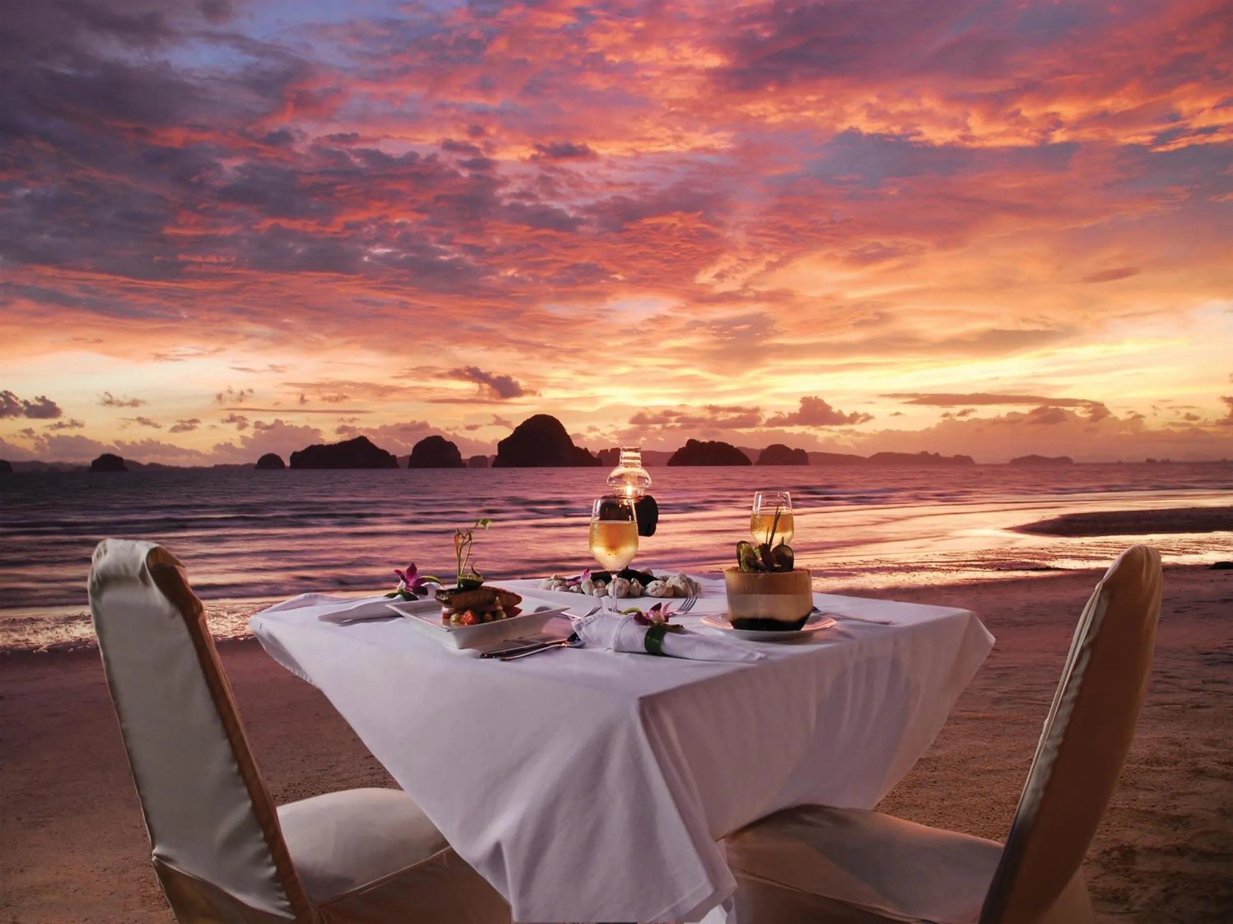 Restaurant/places to eat in Anyavee Tubkaek Beach Resort