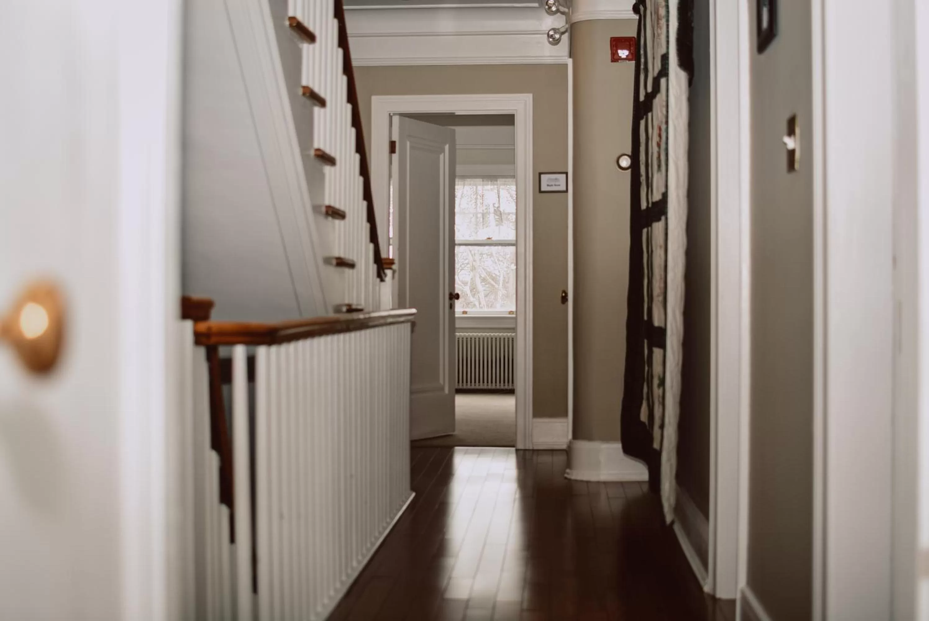 Hill Road Manor Bed & Breakfast