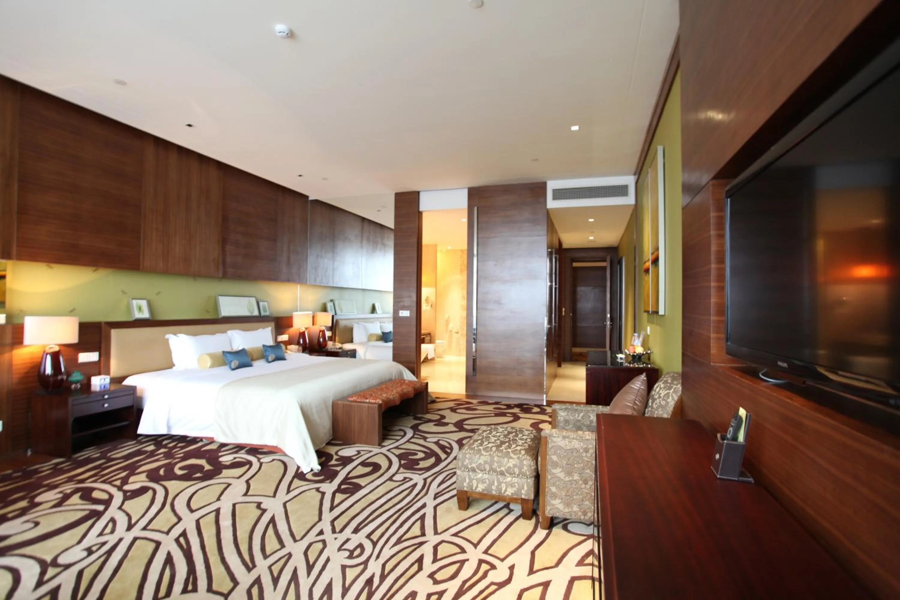 Photo of the whole room, Bed in HJ International Hotel