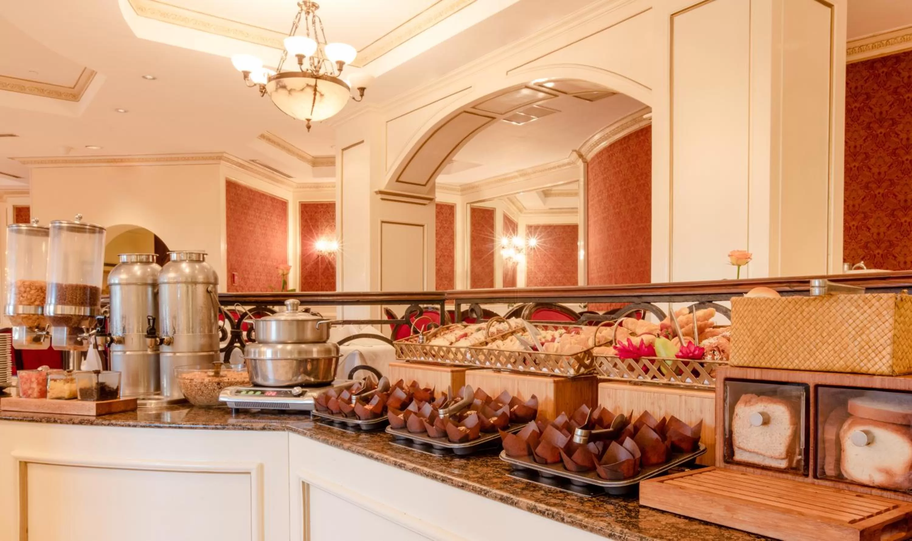 Buffet breakfast in Barceló San Salvador