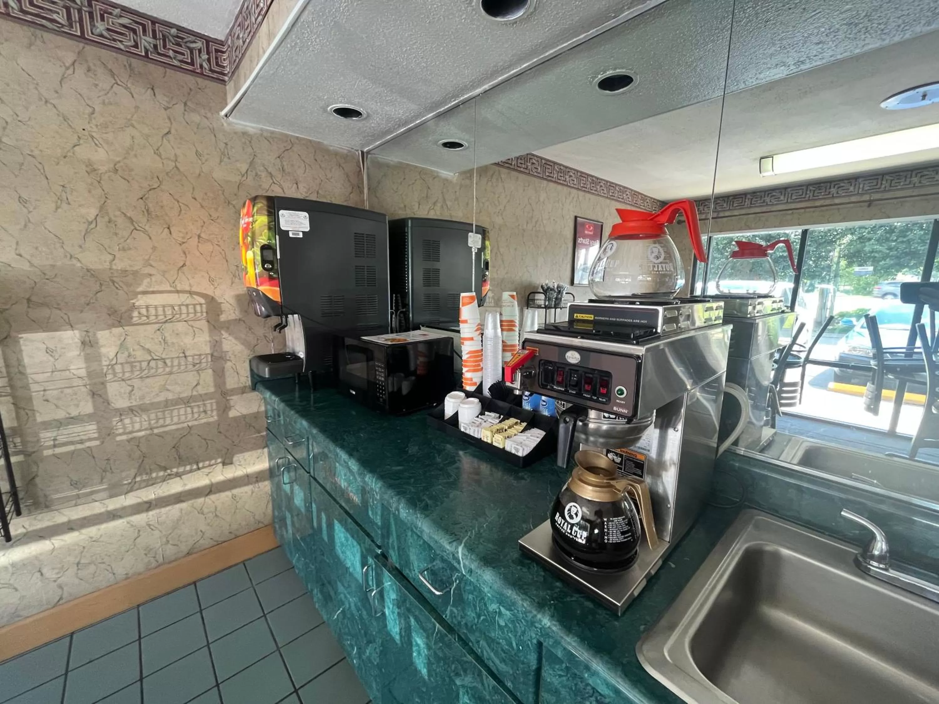 Breakfast in Econo Lodge Inn & Suites Murfreesboro Shopping District