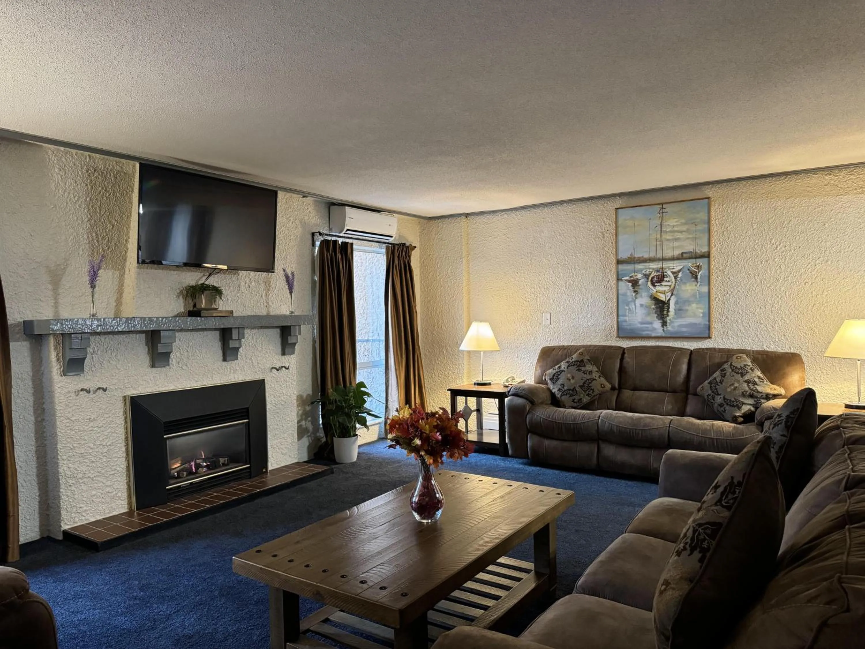 Living room in Divya Sutra Plaza and Conference Centre, Vernon, BC
