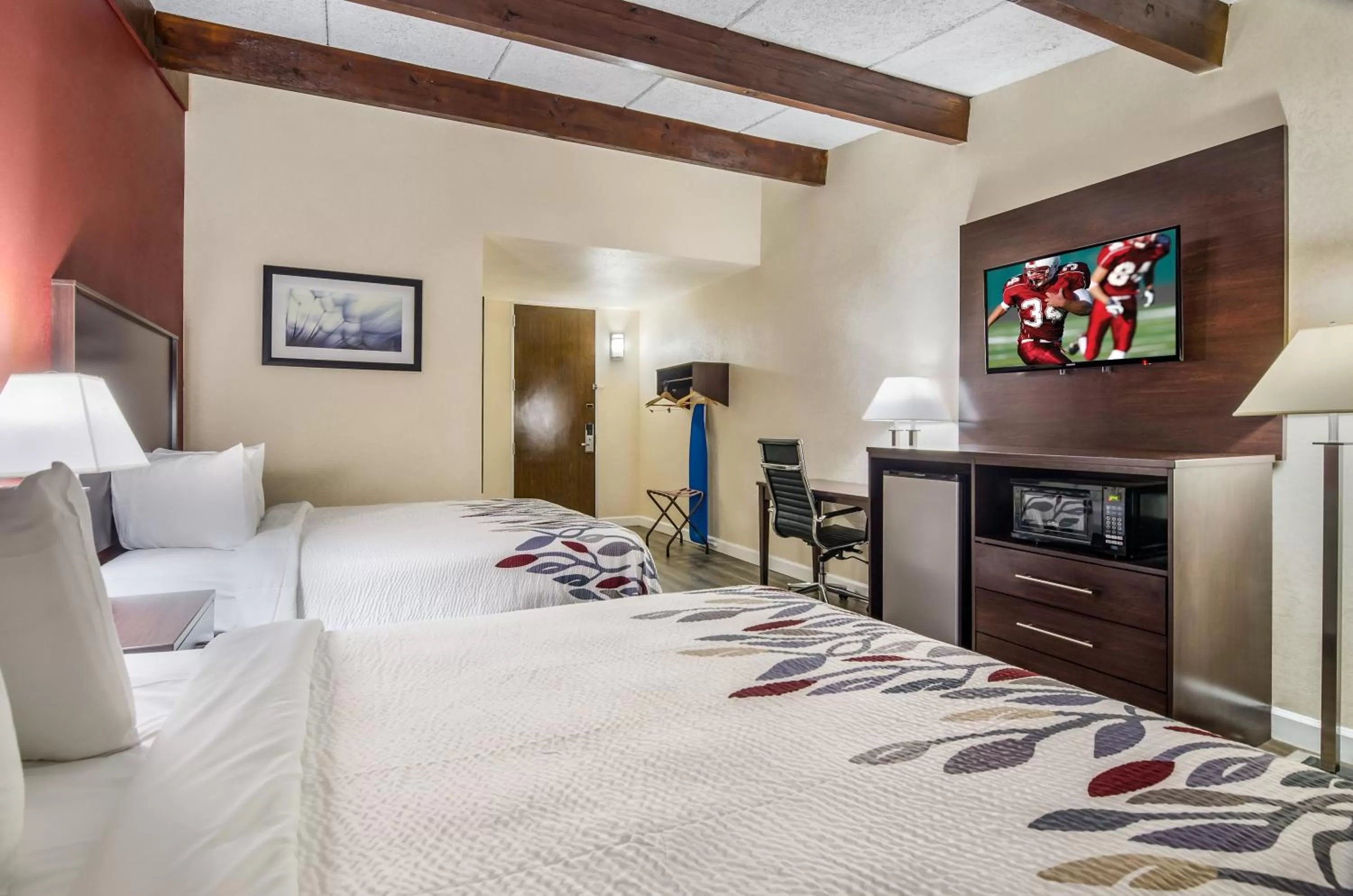 Bedroom, Bed in Red Roof Inn Madison Heights, VA