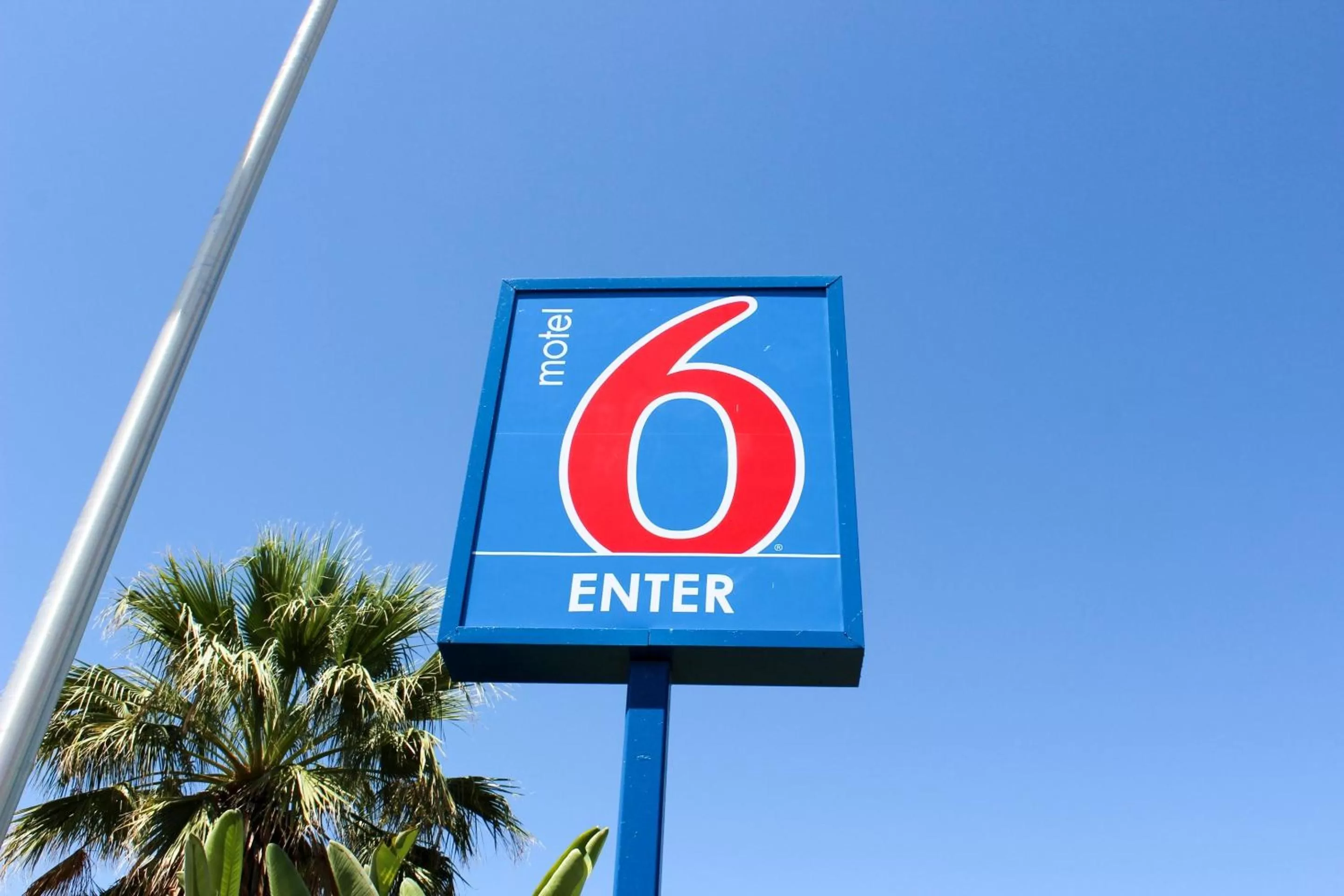 Property building in Motel 6-Coalinga, CA - East