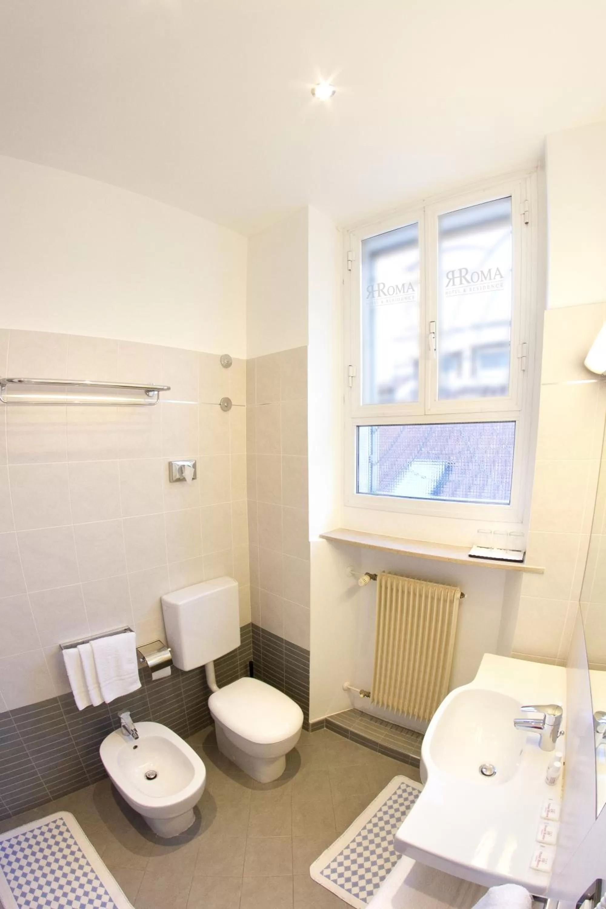 Bathroom in Hotel Roma