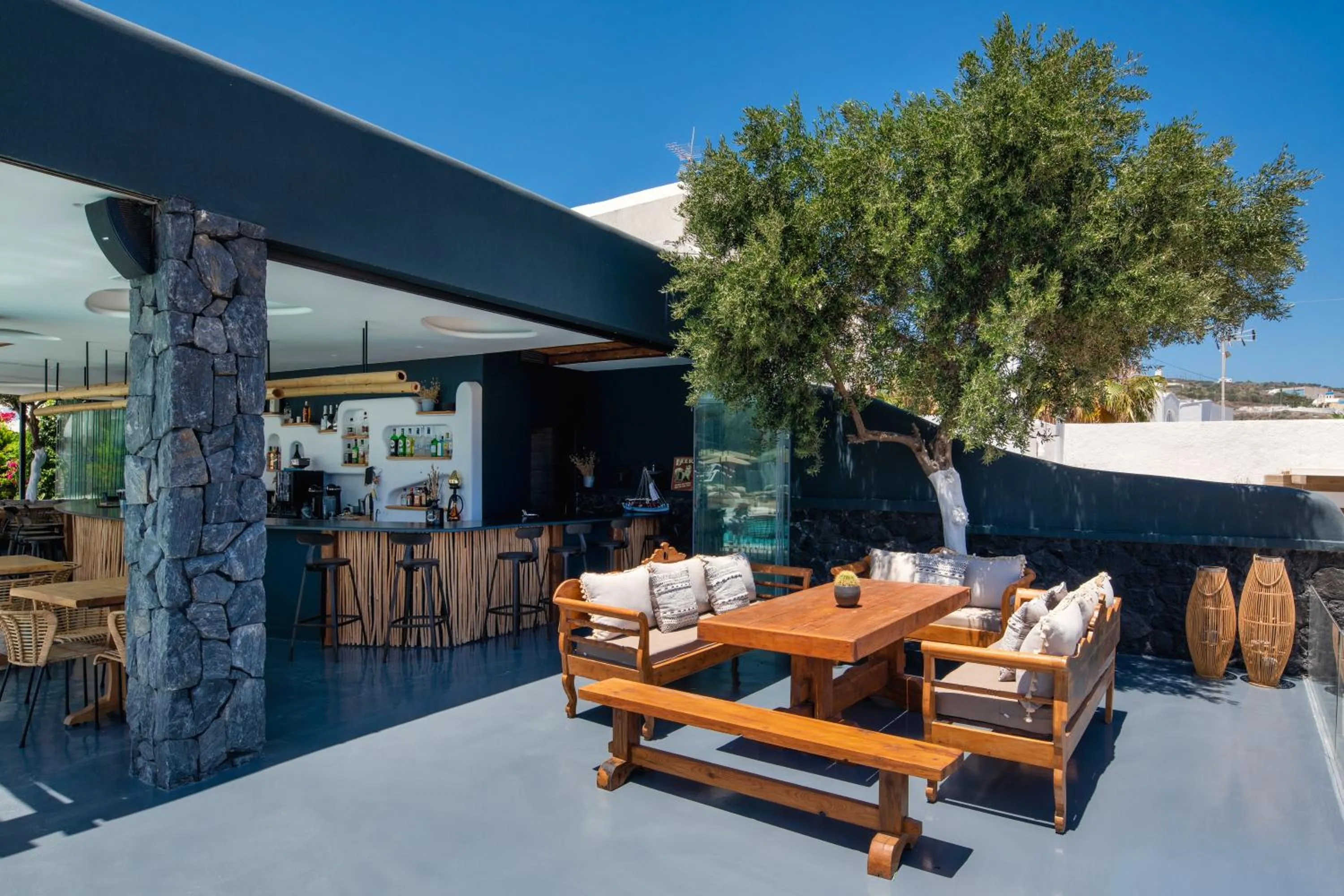 Restaurant/places to eat in San Marino Suites by Calm Collection