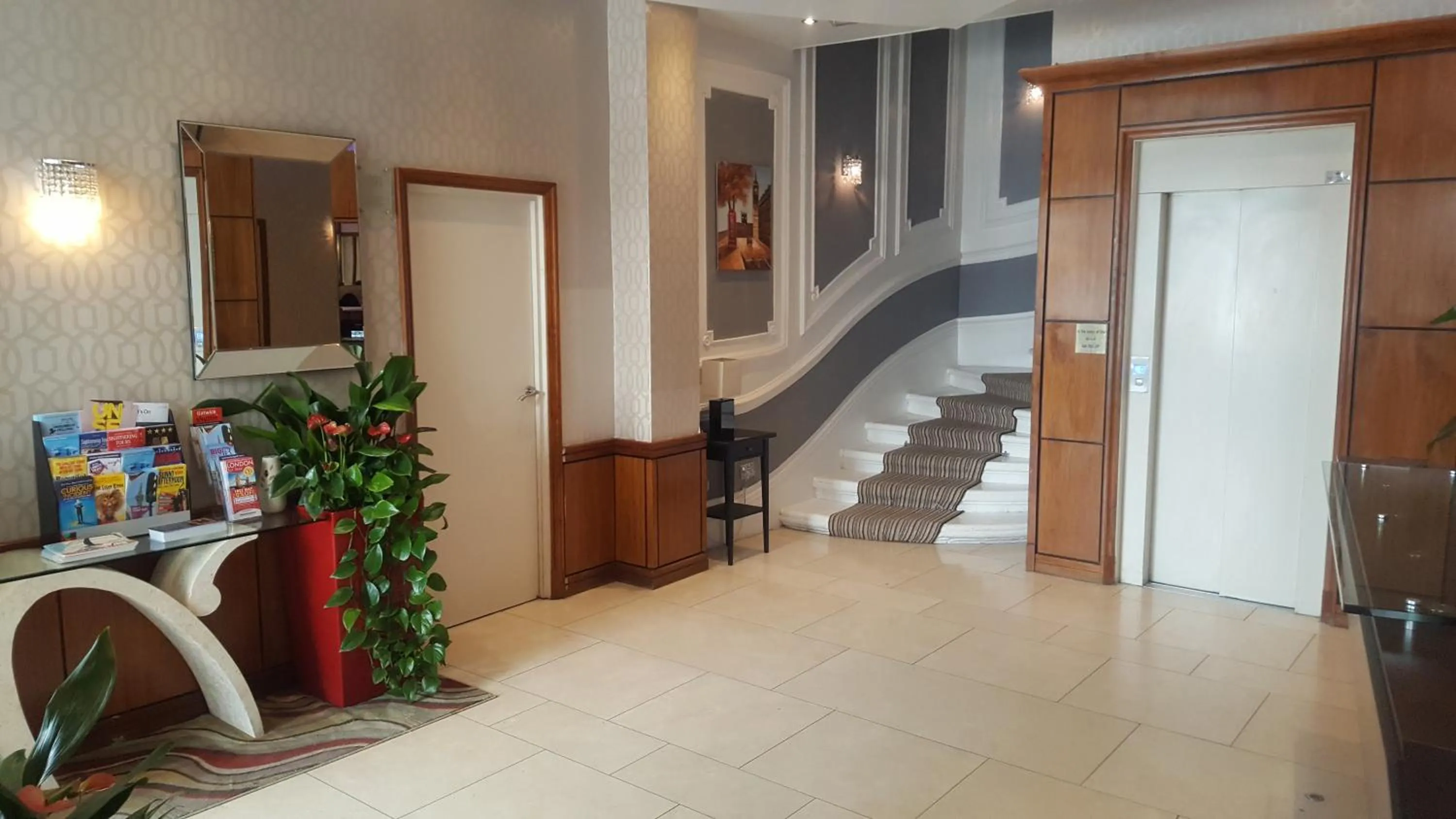 Facade/entrance in Duke Of Leinster Hotel