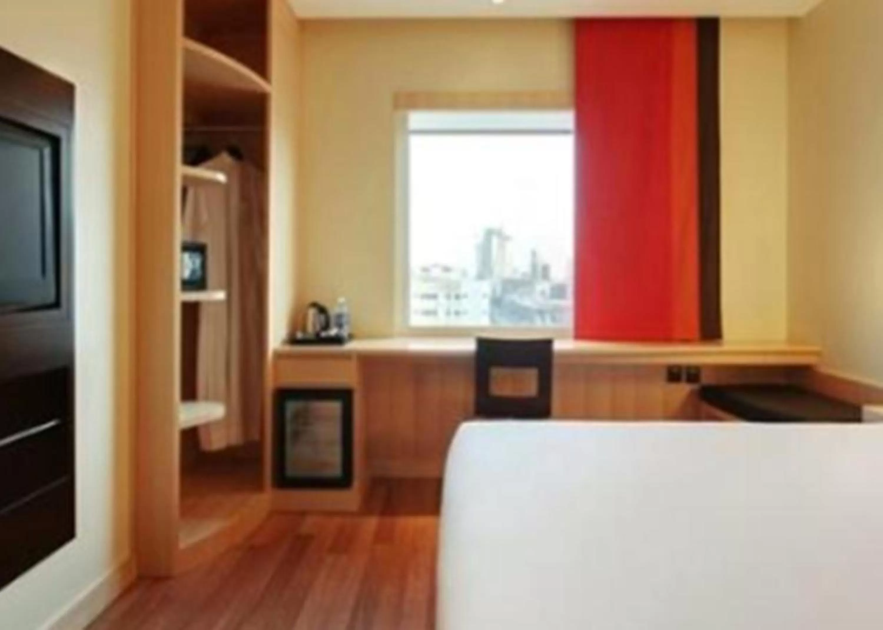 TV and multimedia, Bed in Ibis Riyadh Olaya Street