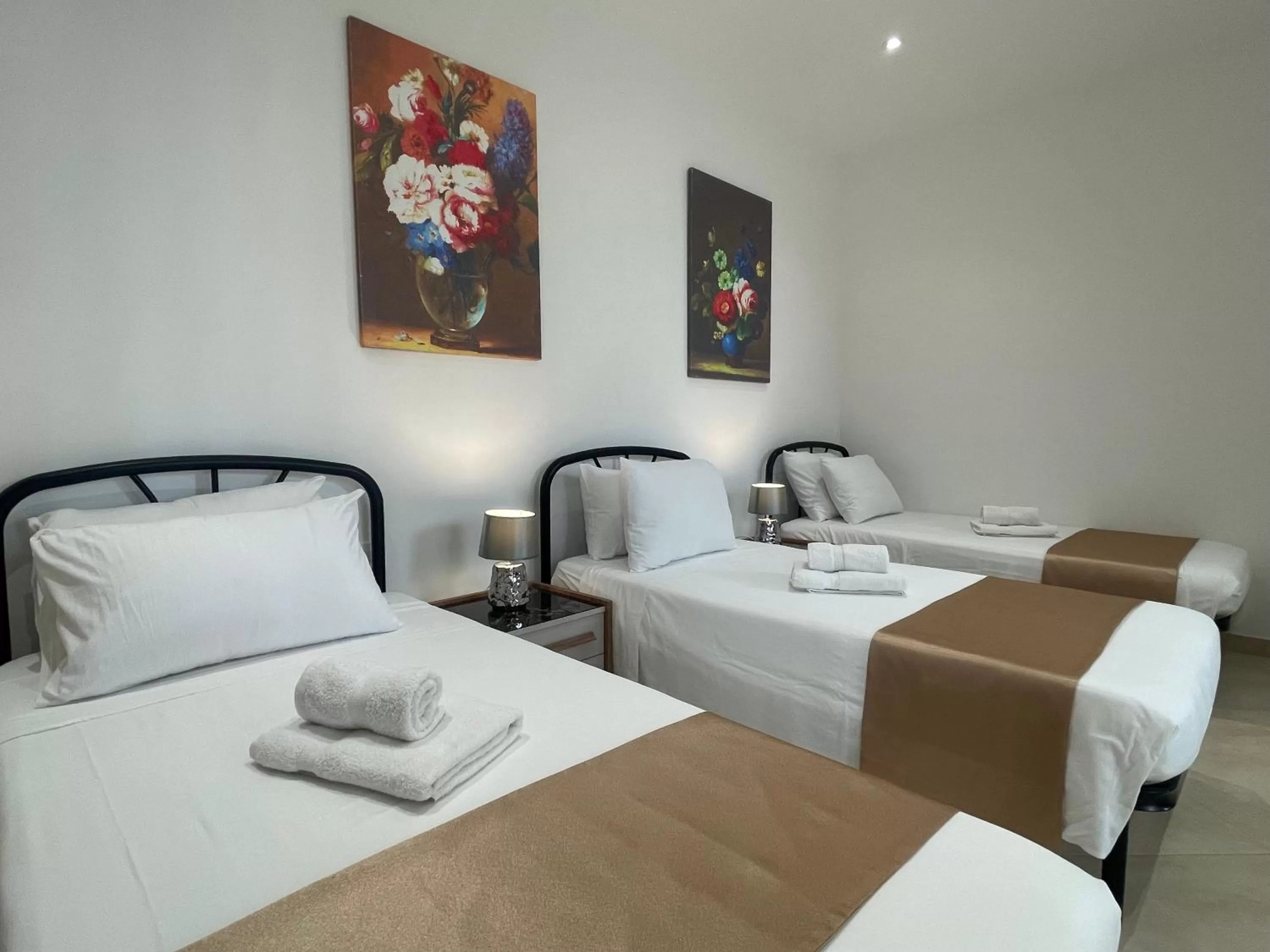 Bed in Alina Boutique Living