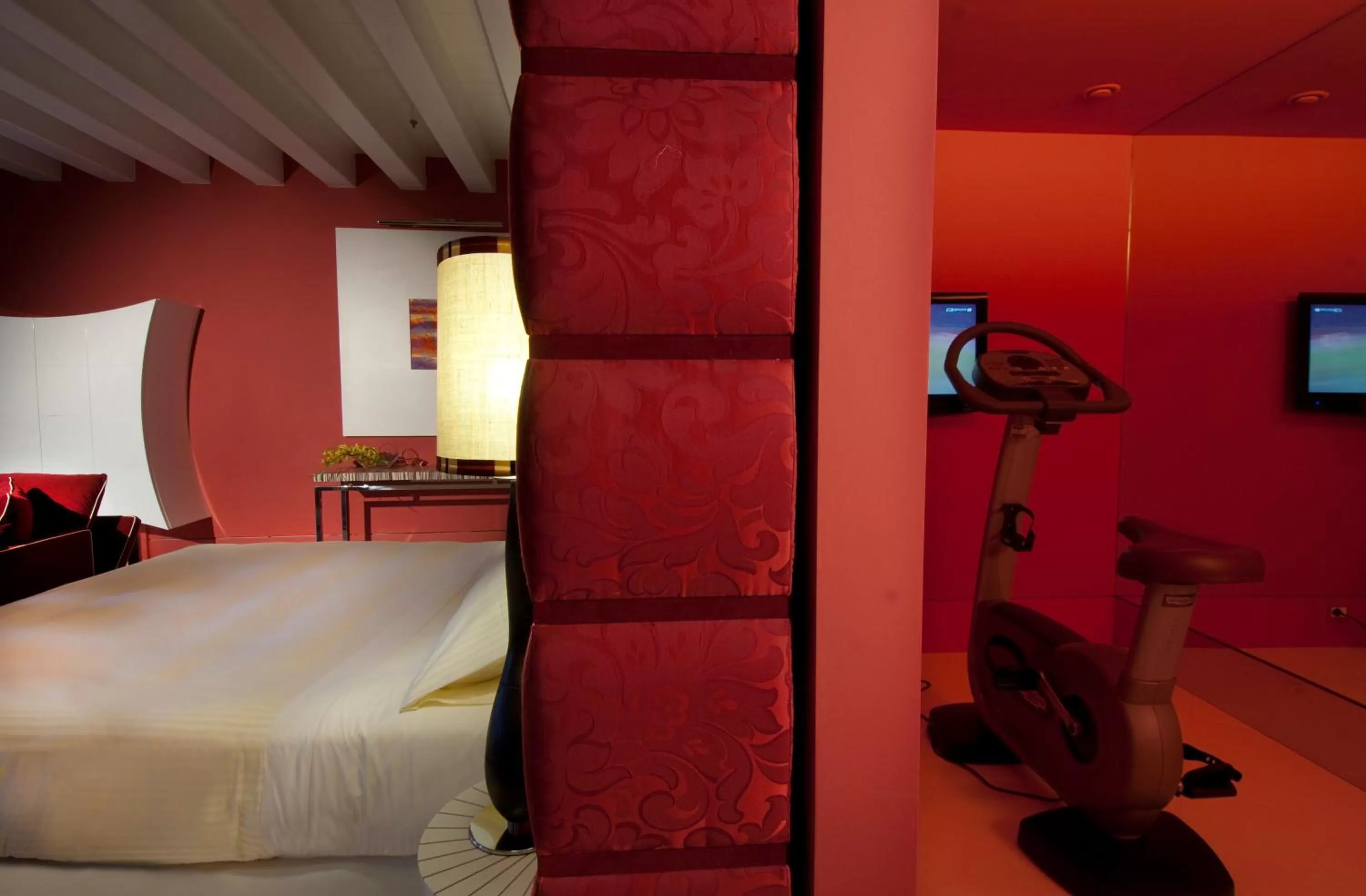 Photo of the whole room, Bed in Sina Centurion Palace