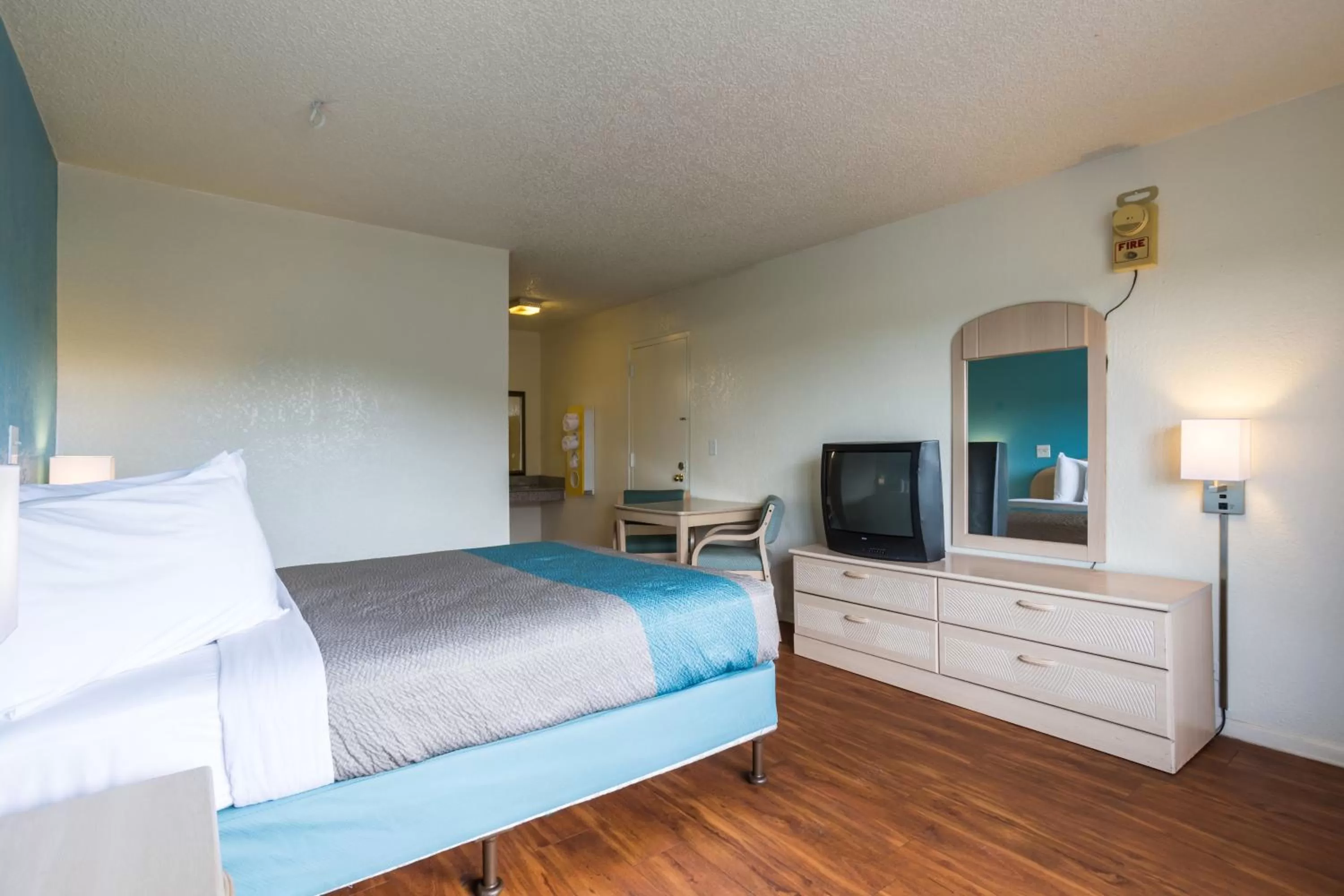 Photo of the whole room, Bed in Motel 6-Spring Hill, FL - Weeki Wachee