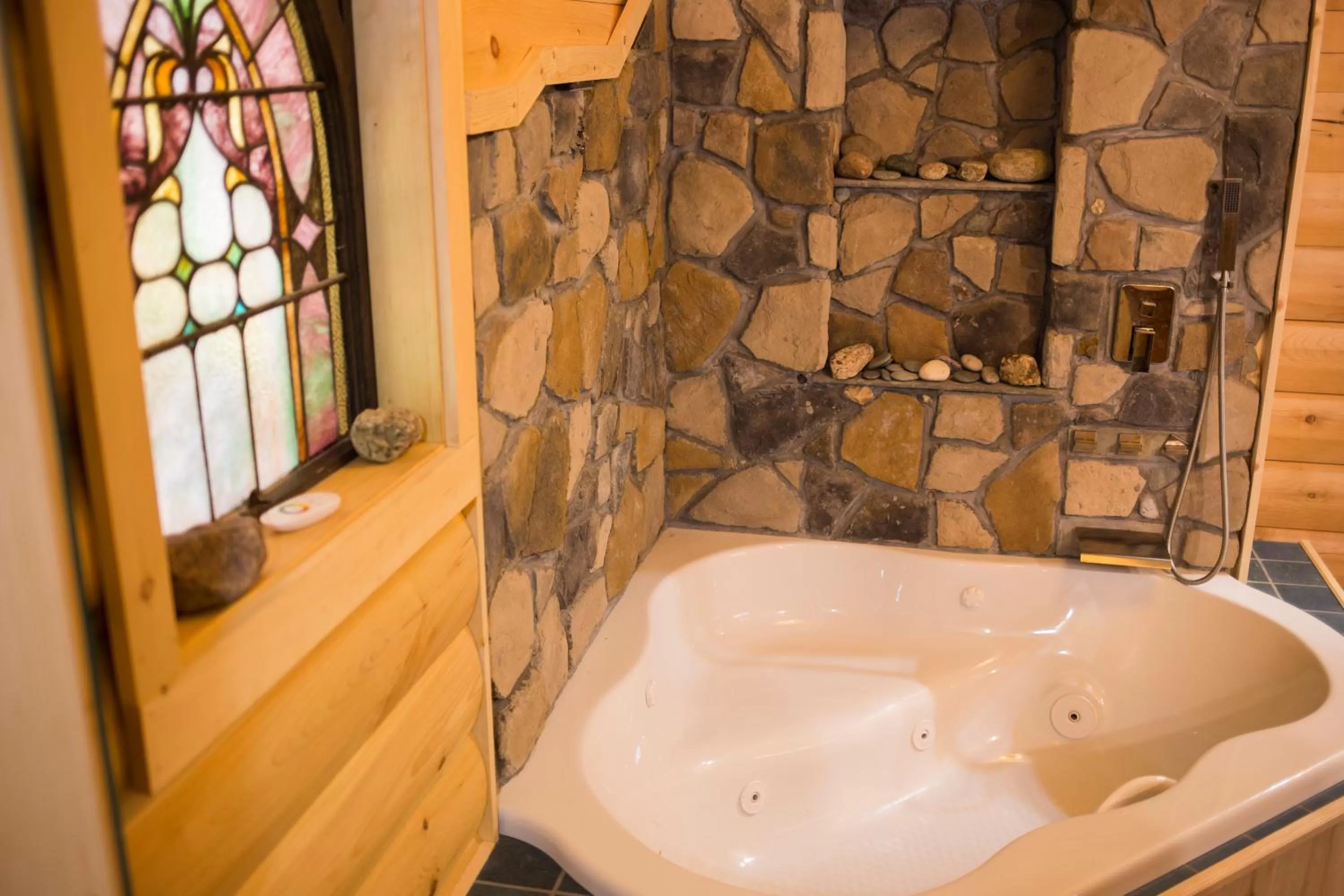 Bathroom in Log Country Inn Bed and Breakfast of Ithaca